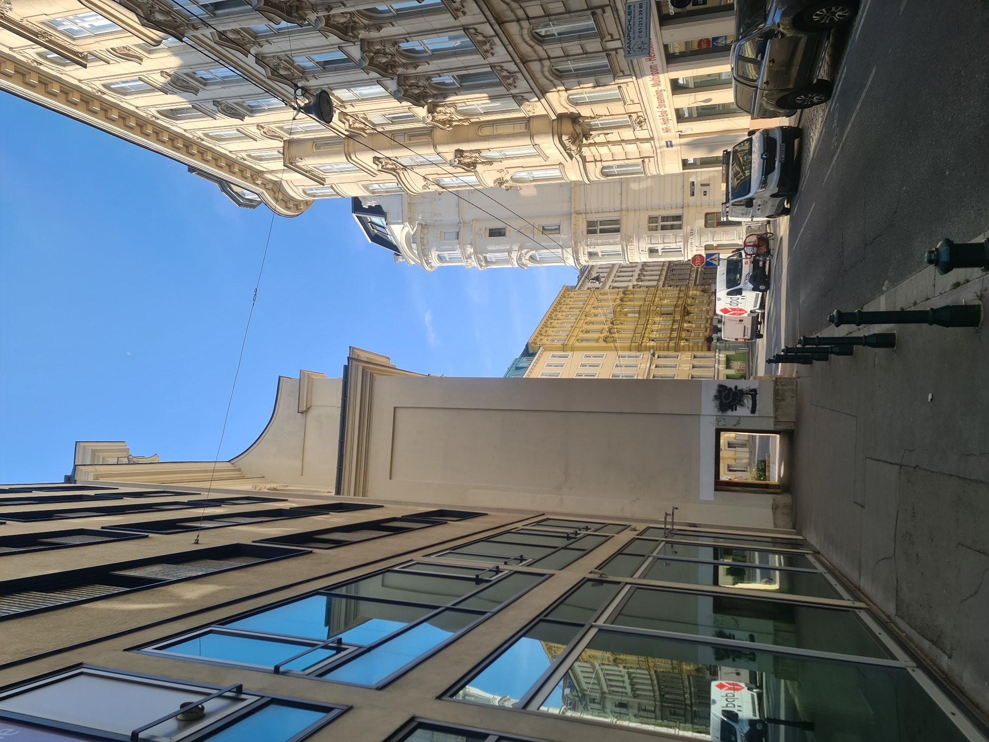 Morning tour of Vienna's streets, churches, and historic facades