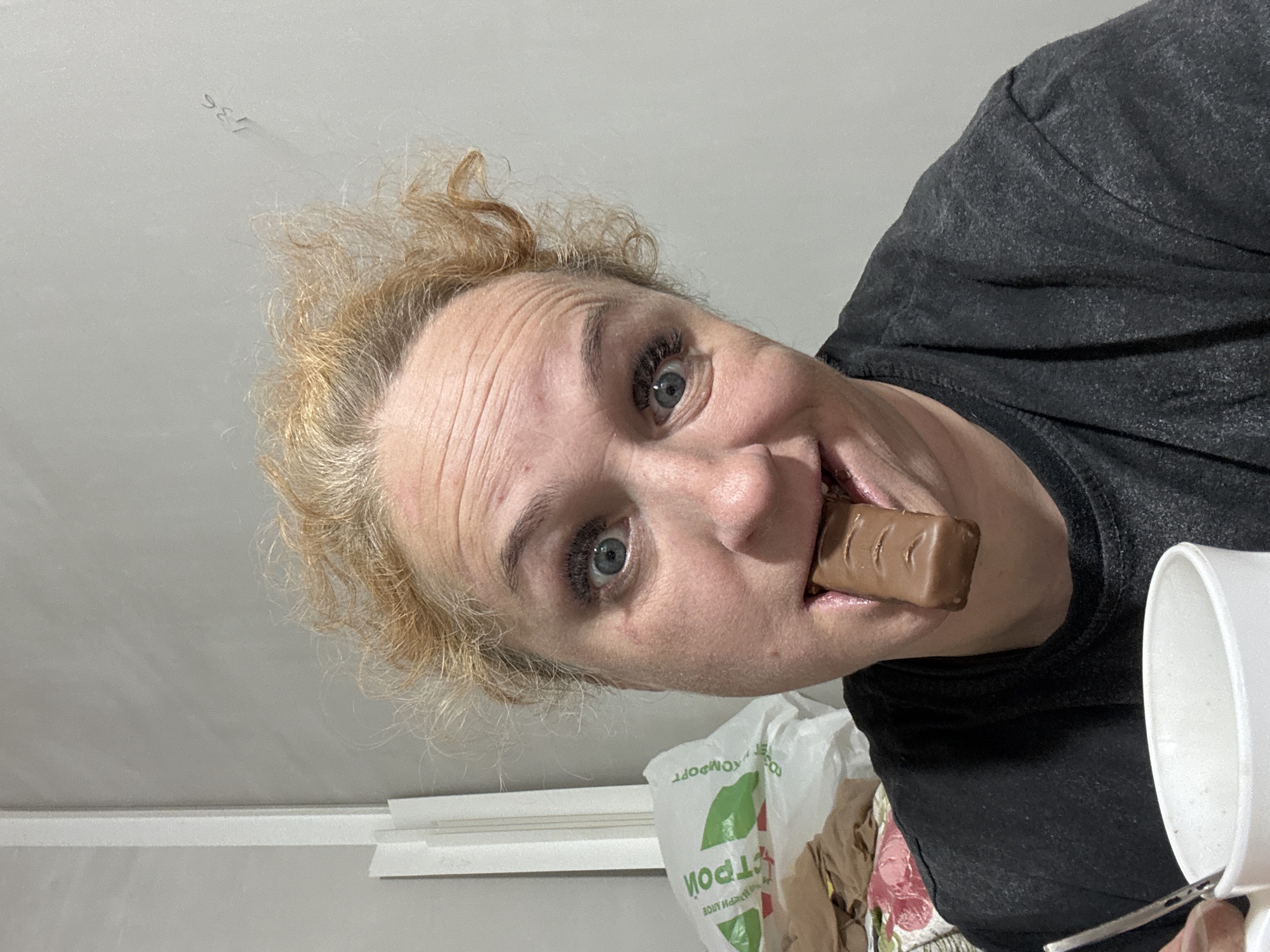 Woman documents quiet morning moments with snacks and cat in Russia