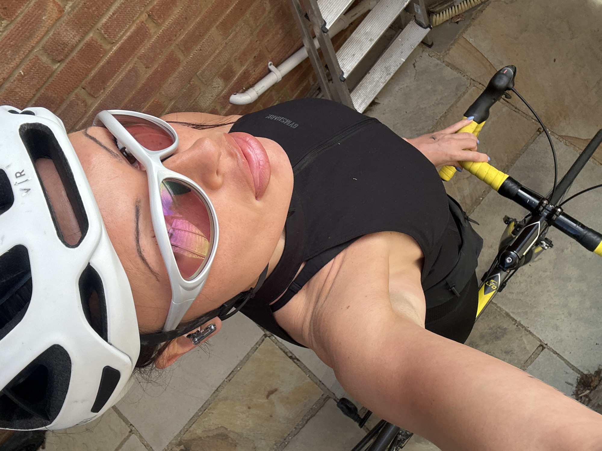 Morning cyclist spotted with yellow bike in Wealden area
