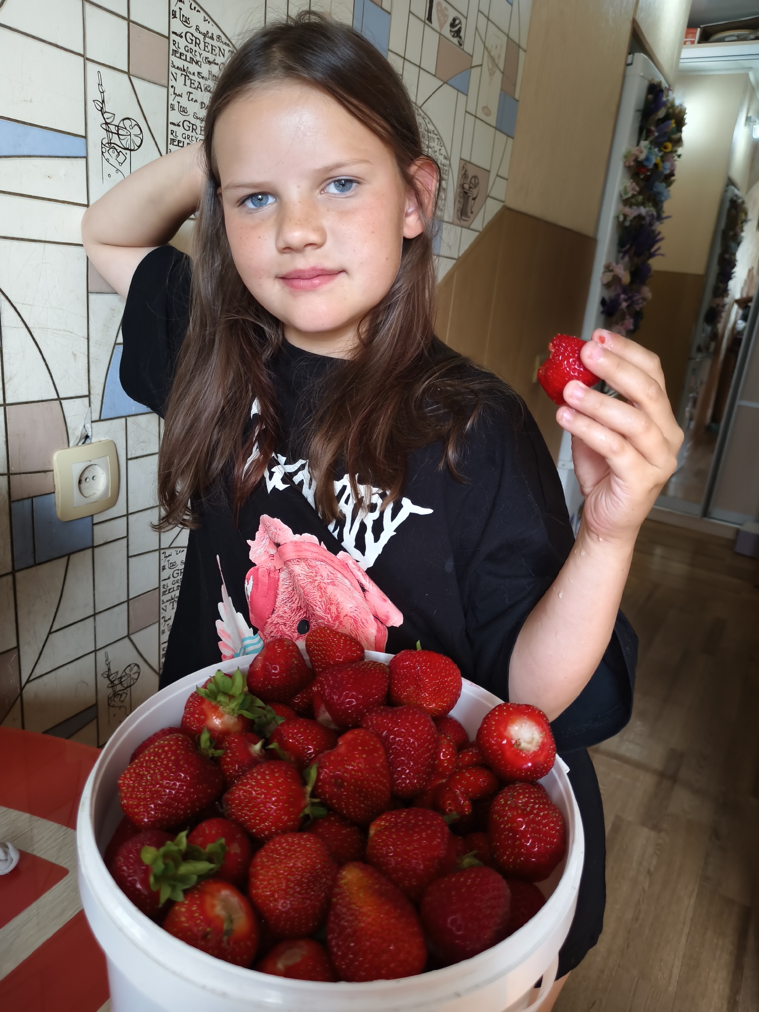 Lazy summer morning in Chaikovsky: strawberries, cats, and candlelight