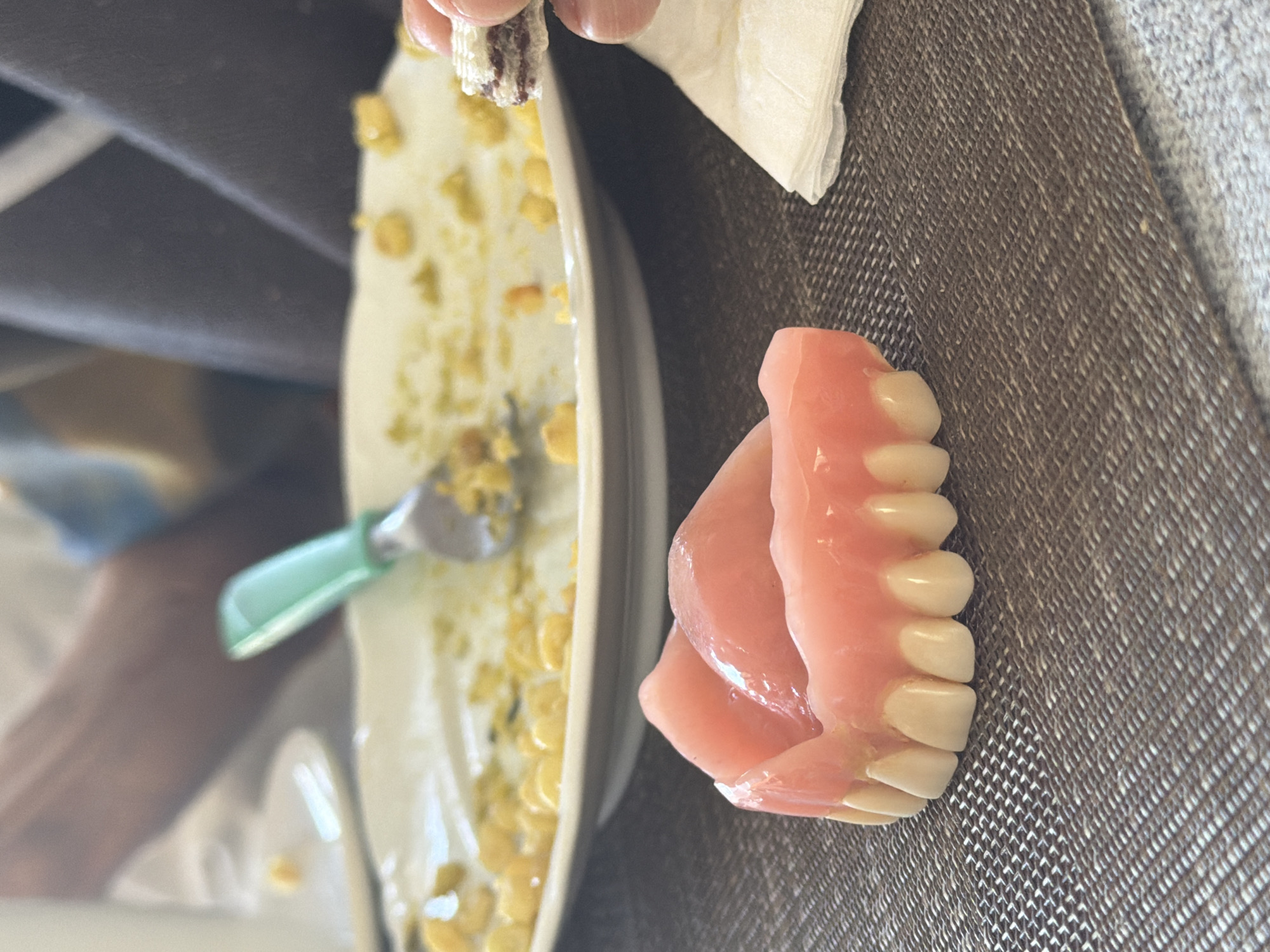 Dentures left on placemat during meal in Cuernavaca