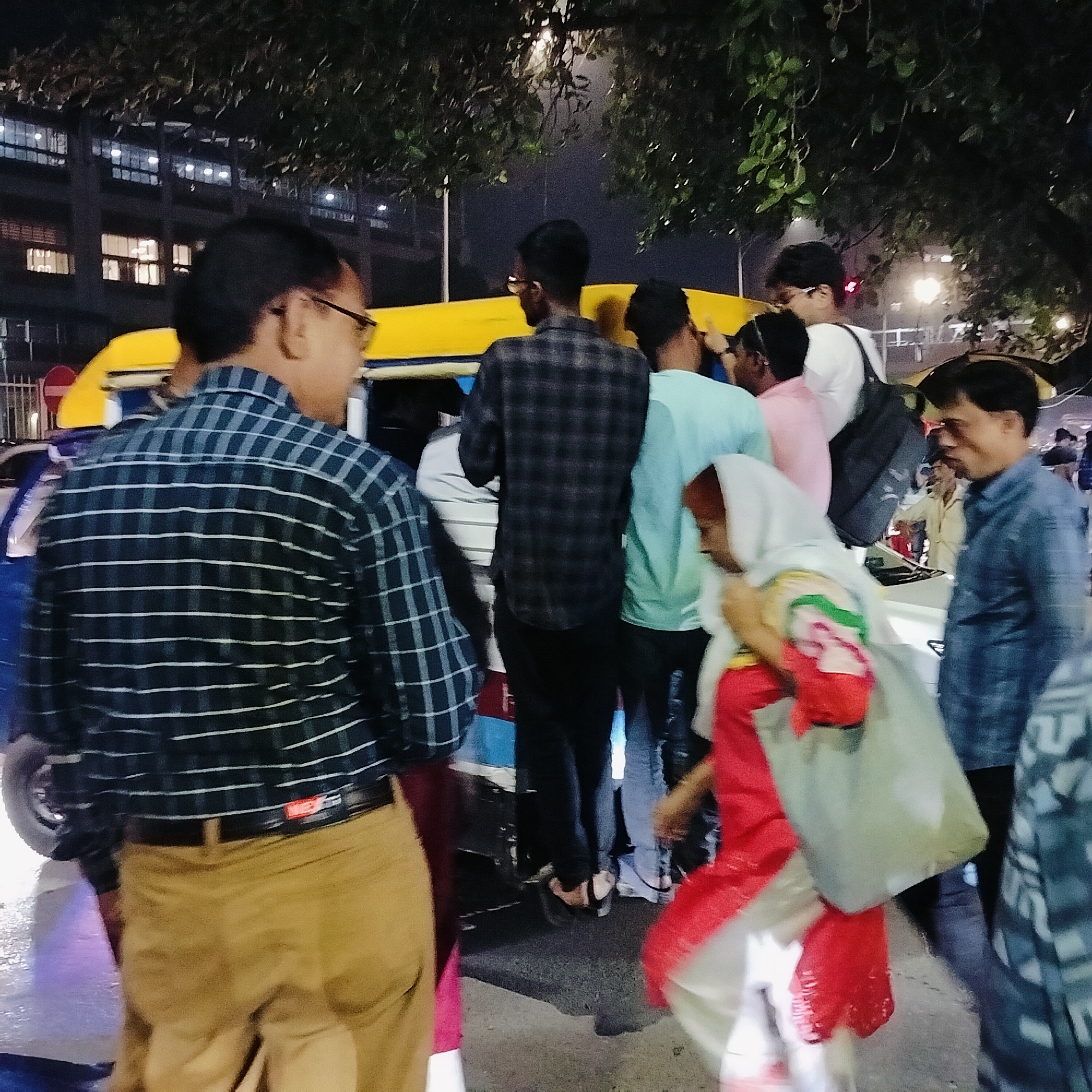 Evening commuters gather at Dhaka transport stop