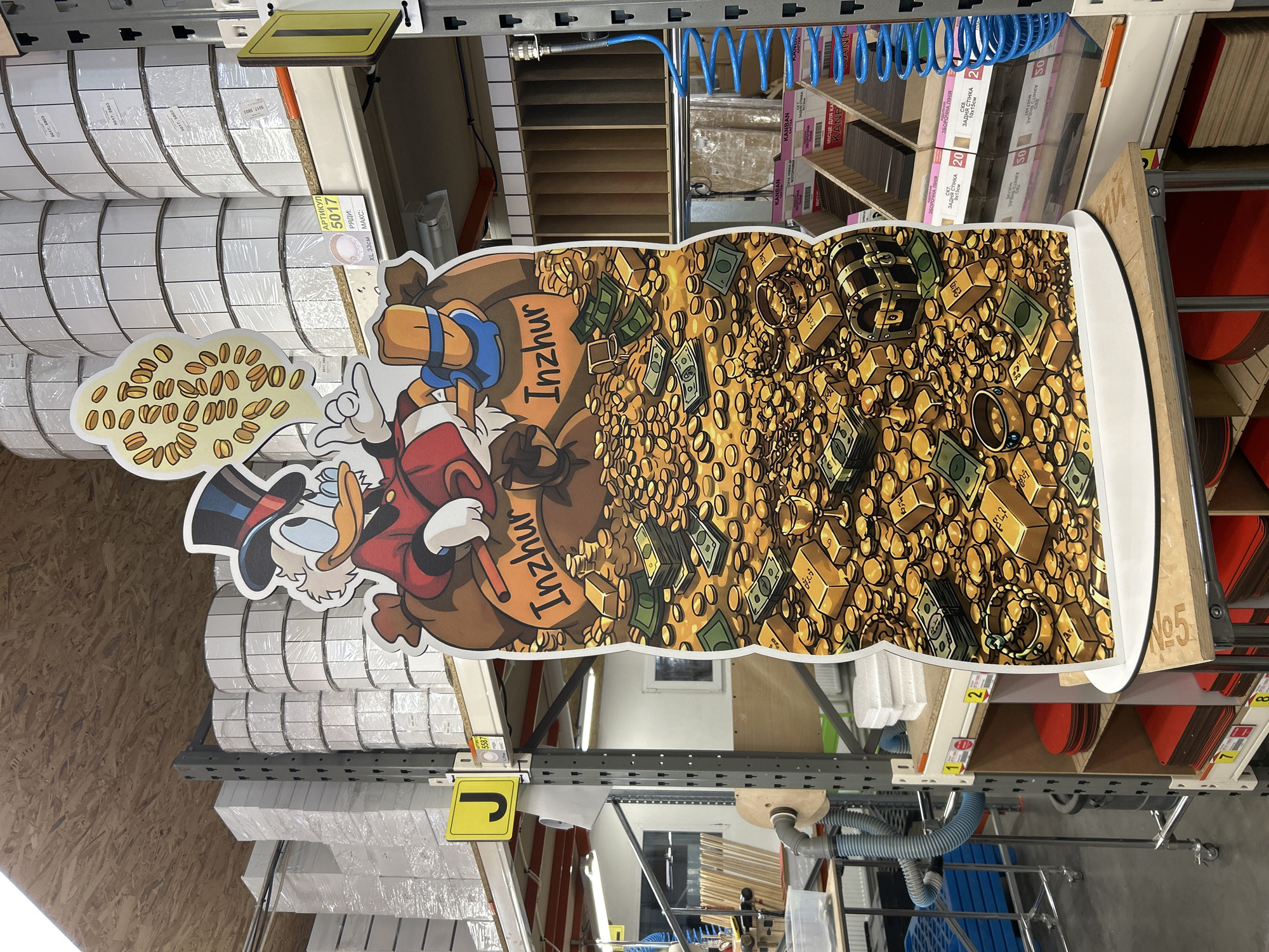 Workshop produces decorative cutouts and crafts in Ternopil