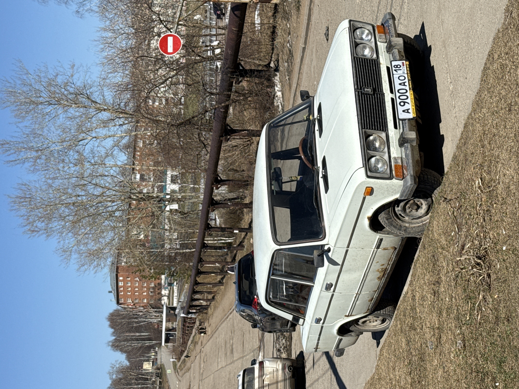 Morning observations recorded in Votkinsk, Russia including parked car