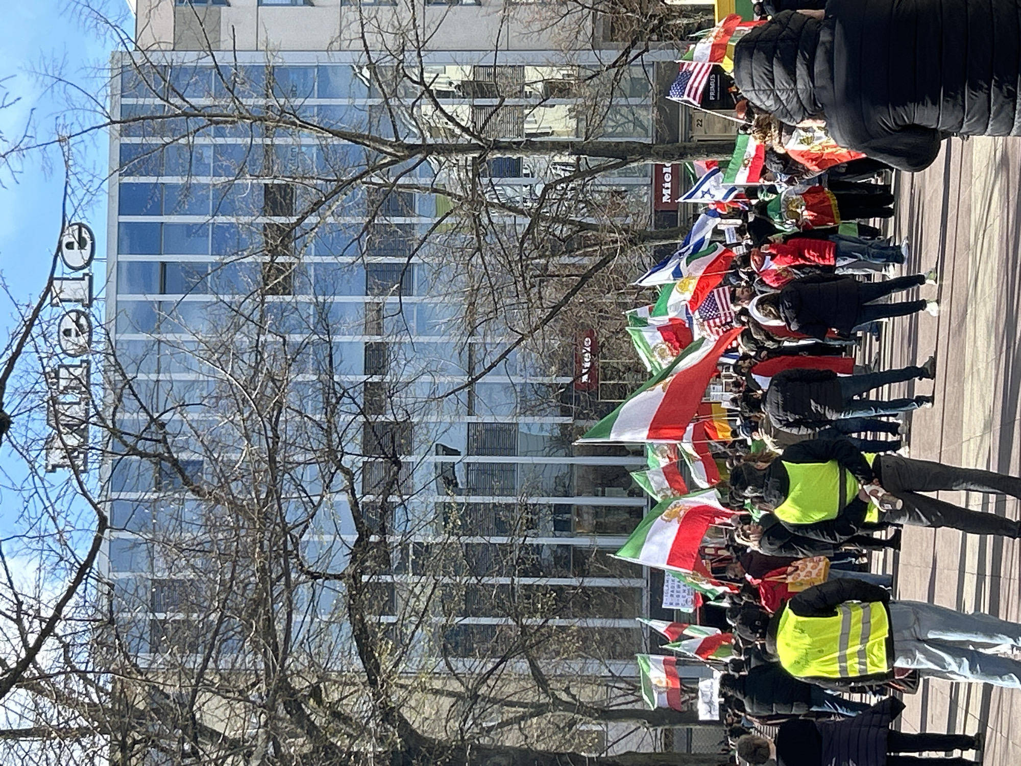 Iranian-Israeli flag demonstration marches through central Berlin