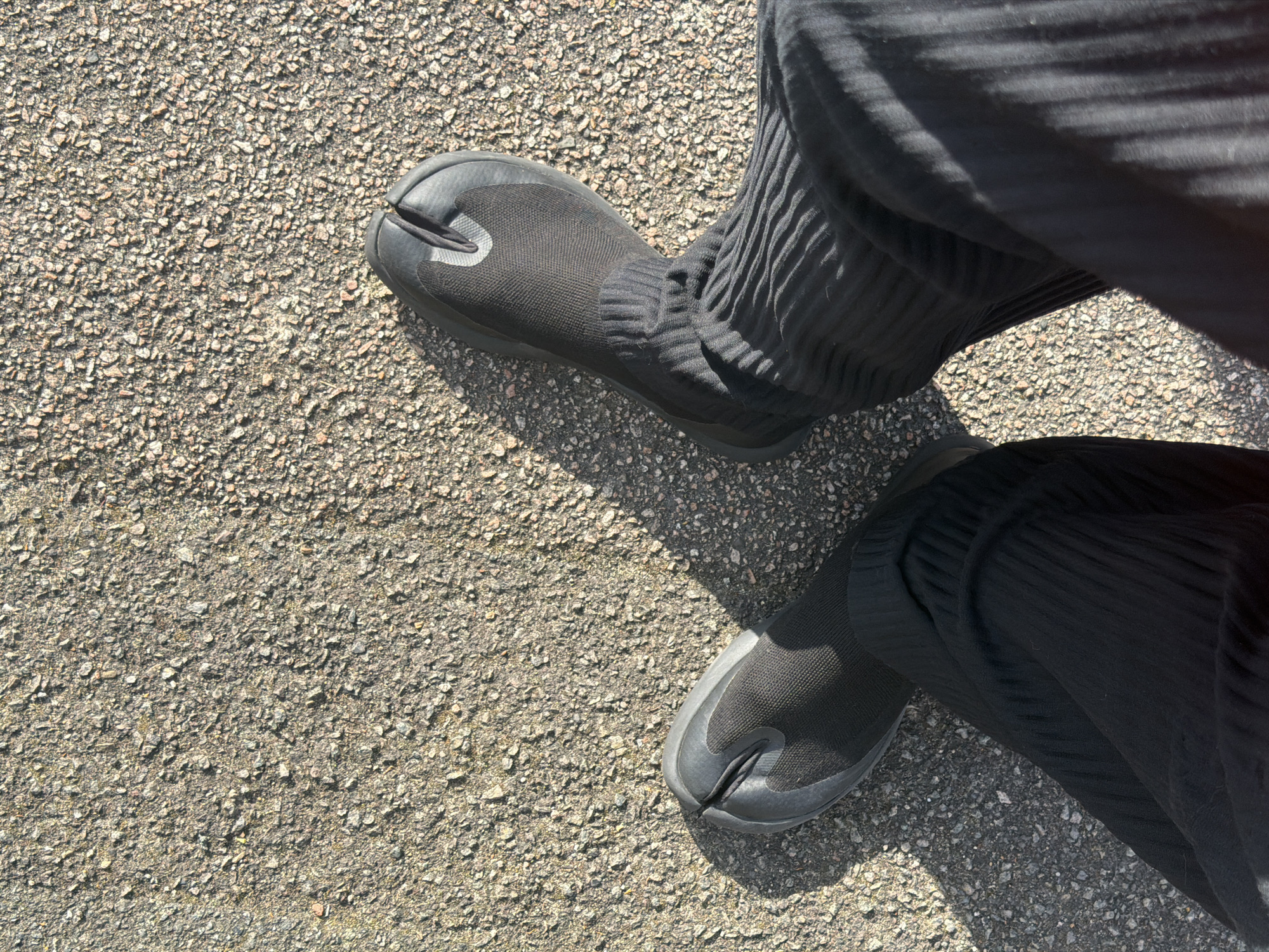 Person in split-toe shoes spotted on Folkestone street