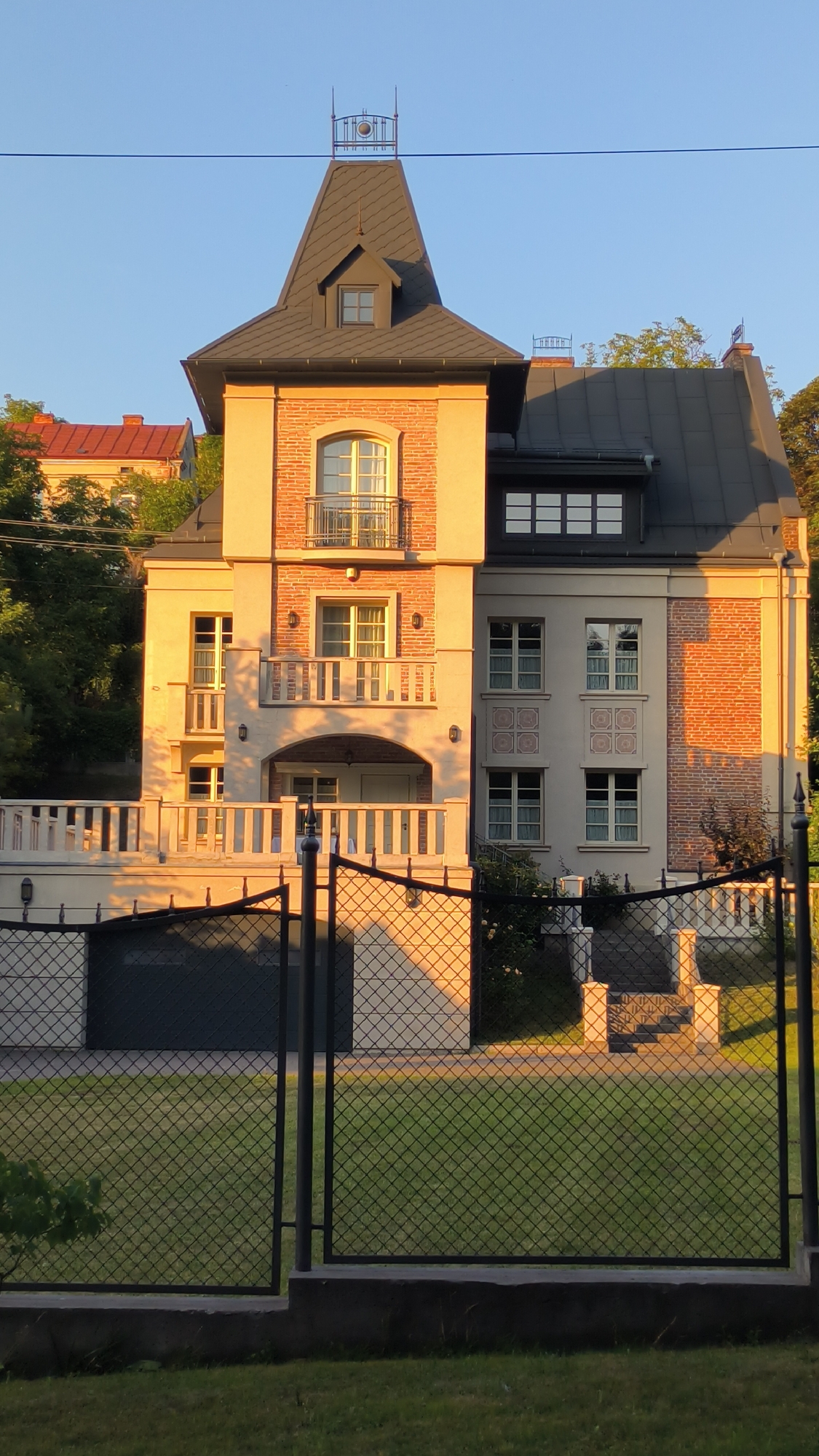 Afternoon walk through Lviv's green hillside neighborhoods