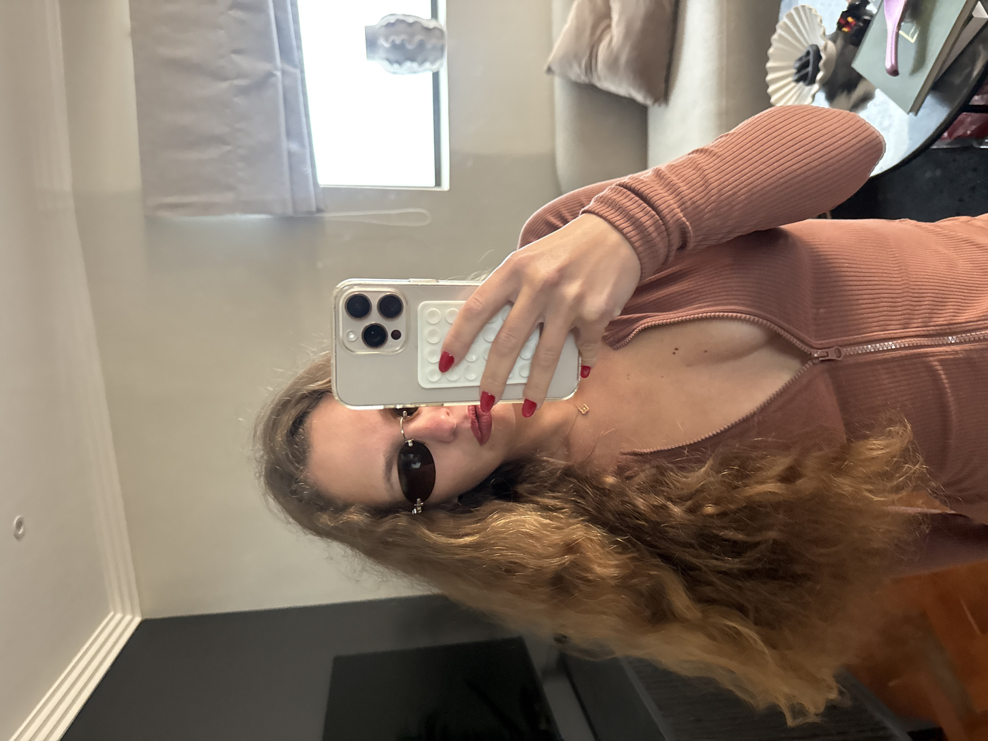 Woman takes mirror selfies in Cape Town