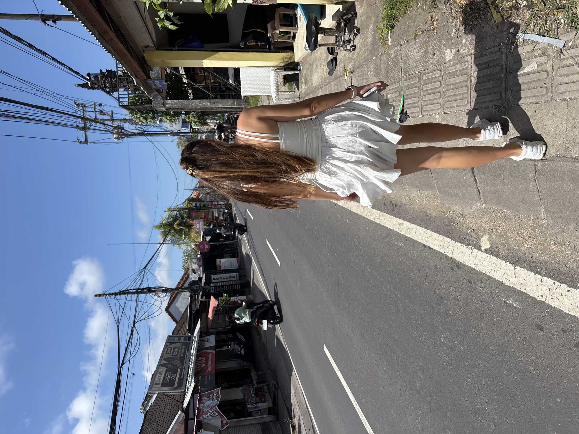 Casual moments captured in Kuta Selatan cafes and streets