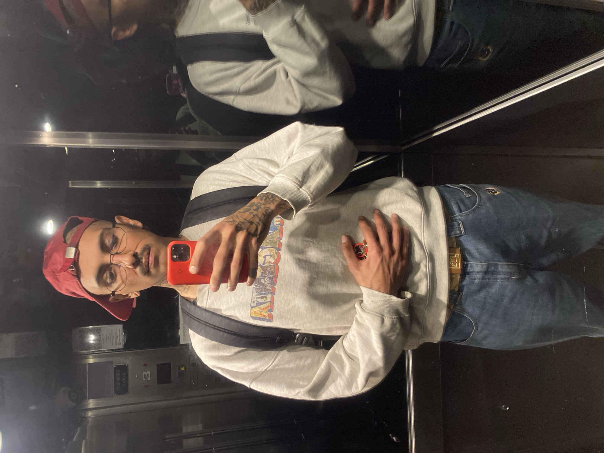 Man takes elevator selfie during clear day in Buenos Aires