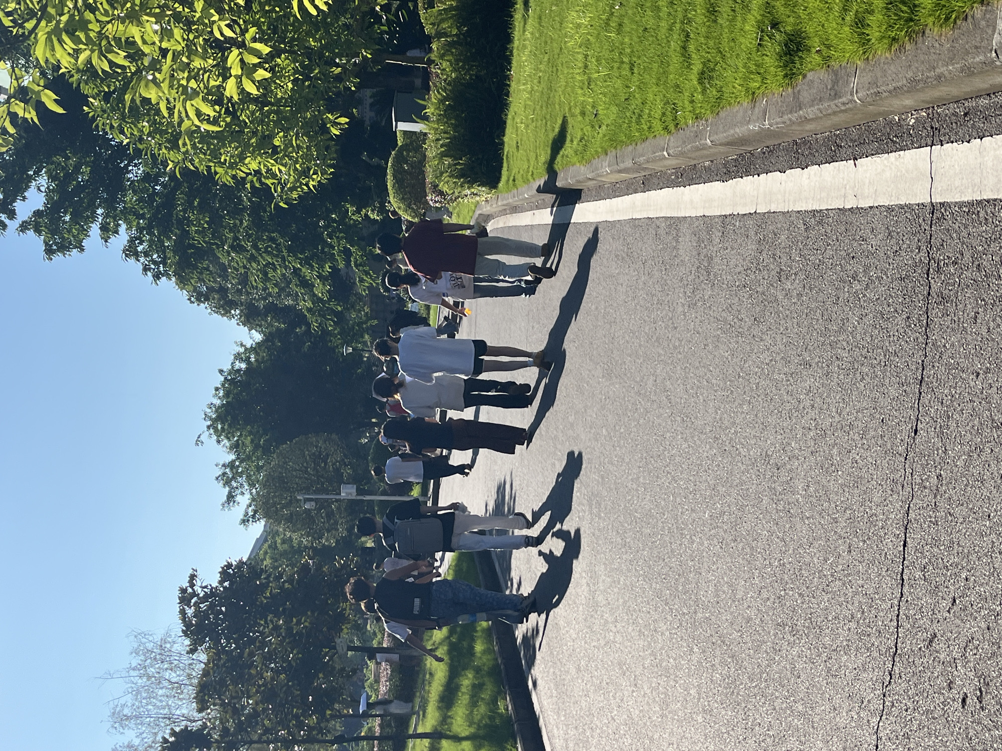 Weekday morning foot traffic across a Jiangjin university campus