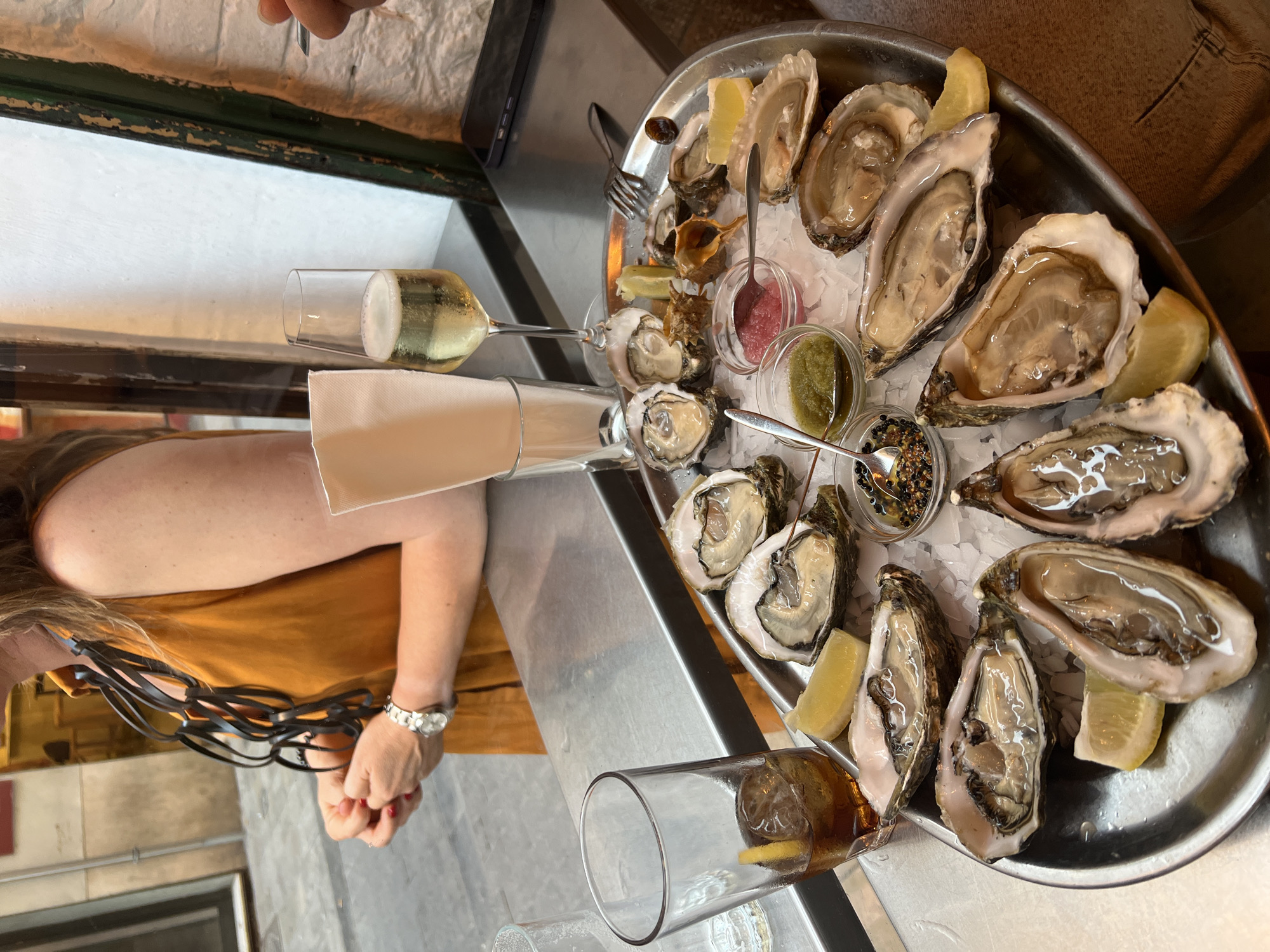 Oyster dining experience documented in València, Spain