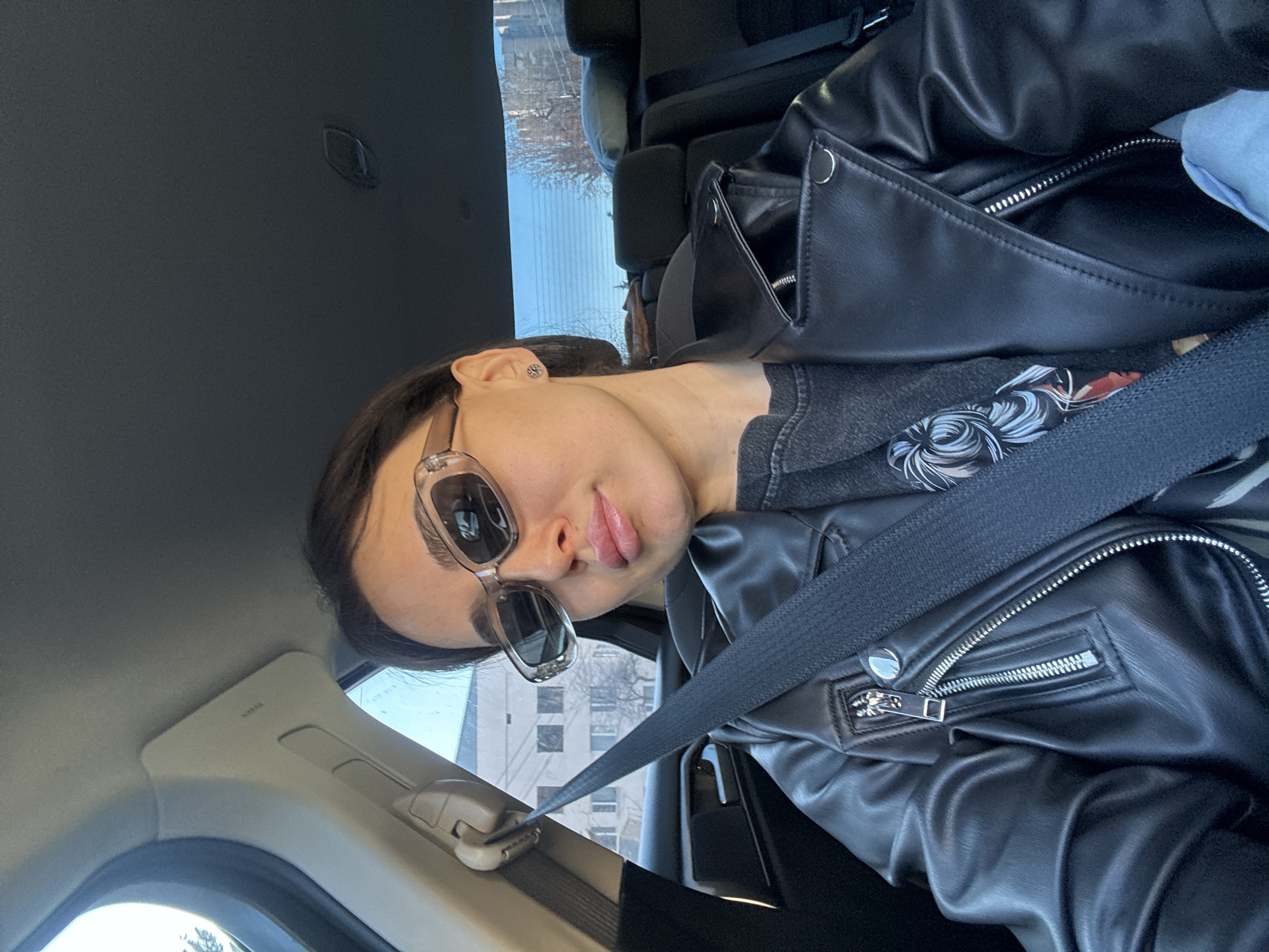 Woman in leather jacket spotted driving in Tbilisi