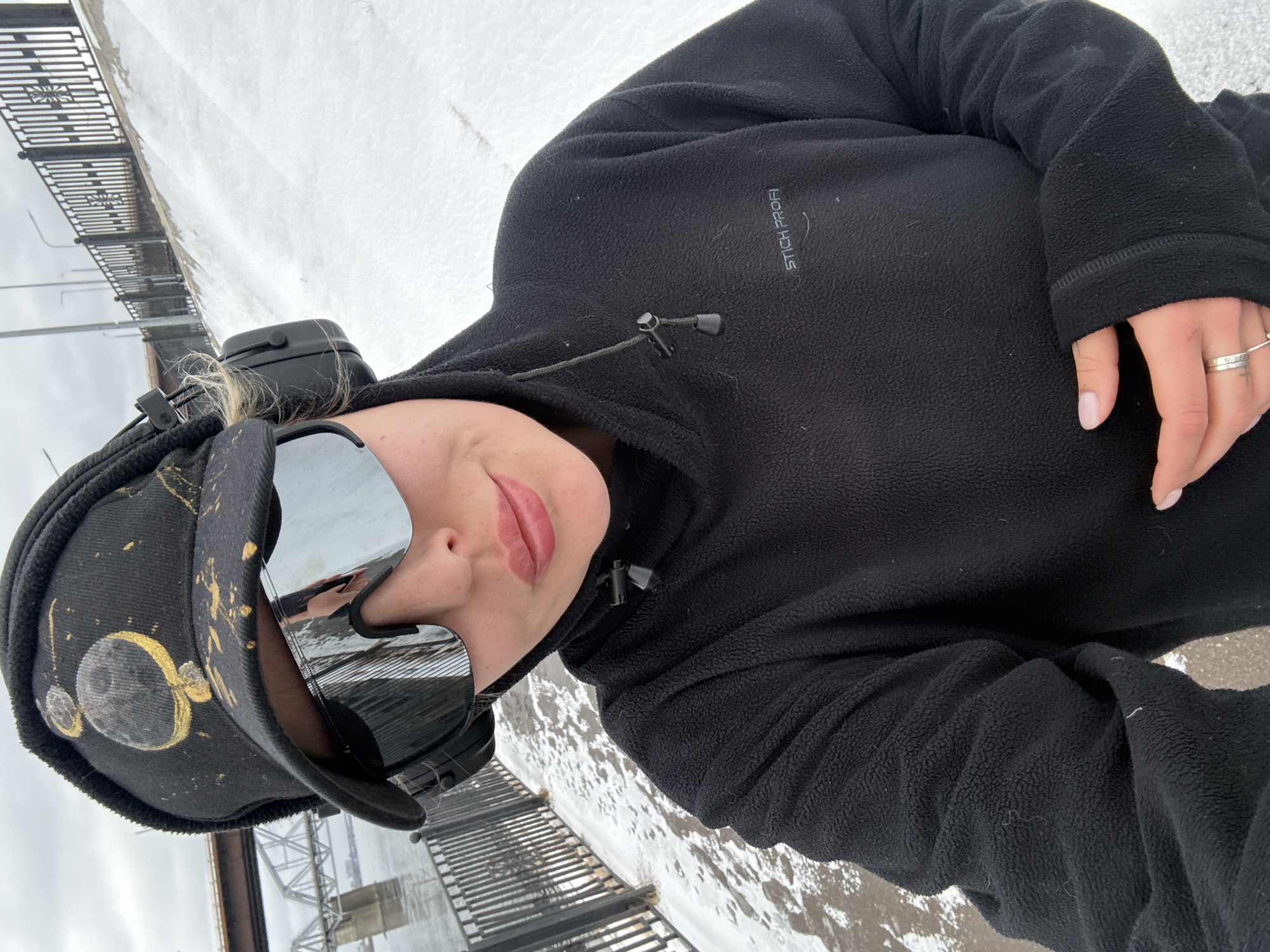 Woman spotted on snowy Krasnoyarsk bridge during overcast morning