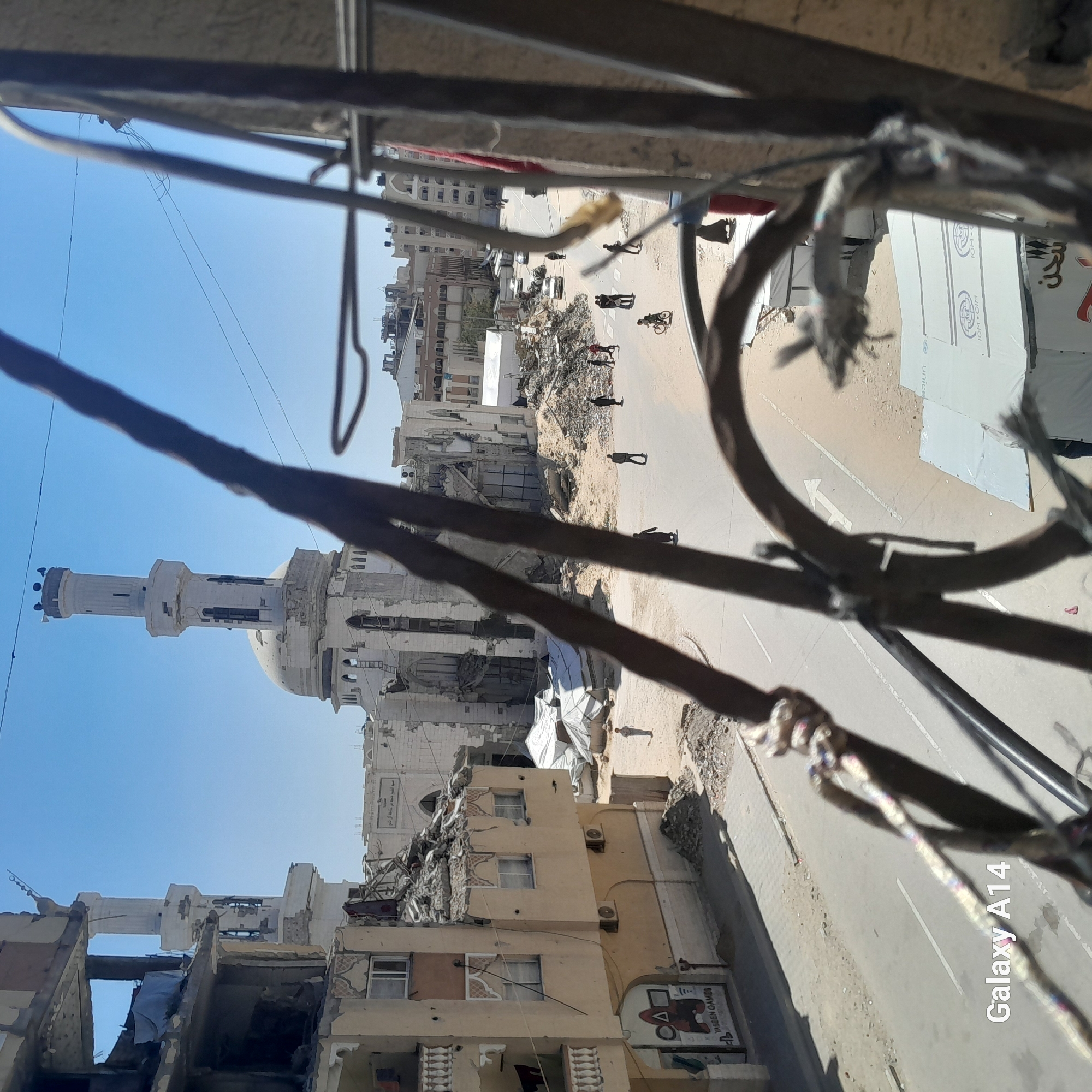 Daily life documented in Khan Yunis amid urban conditions