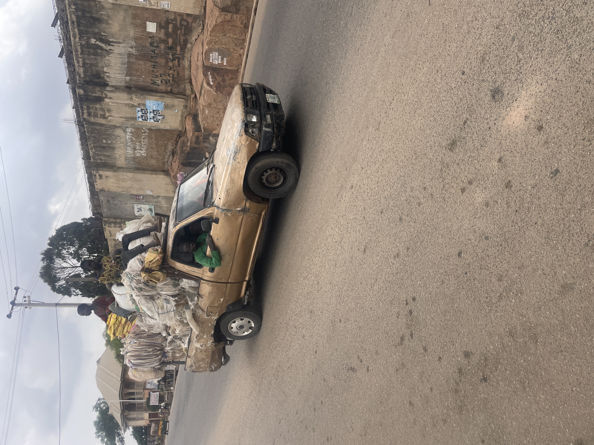 Overloaded pickup truck carries sacks, passengers in Jos