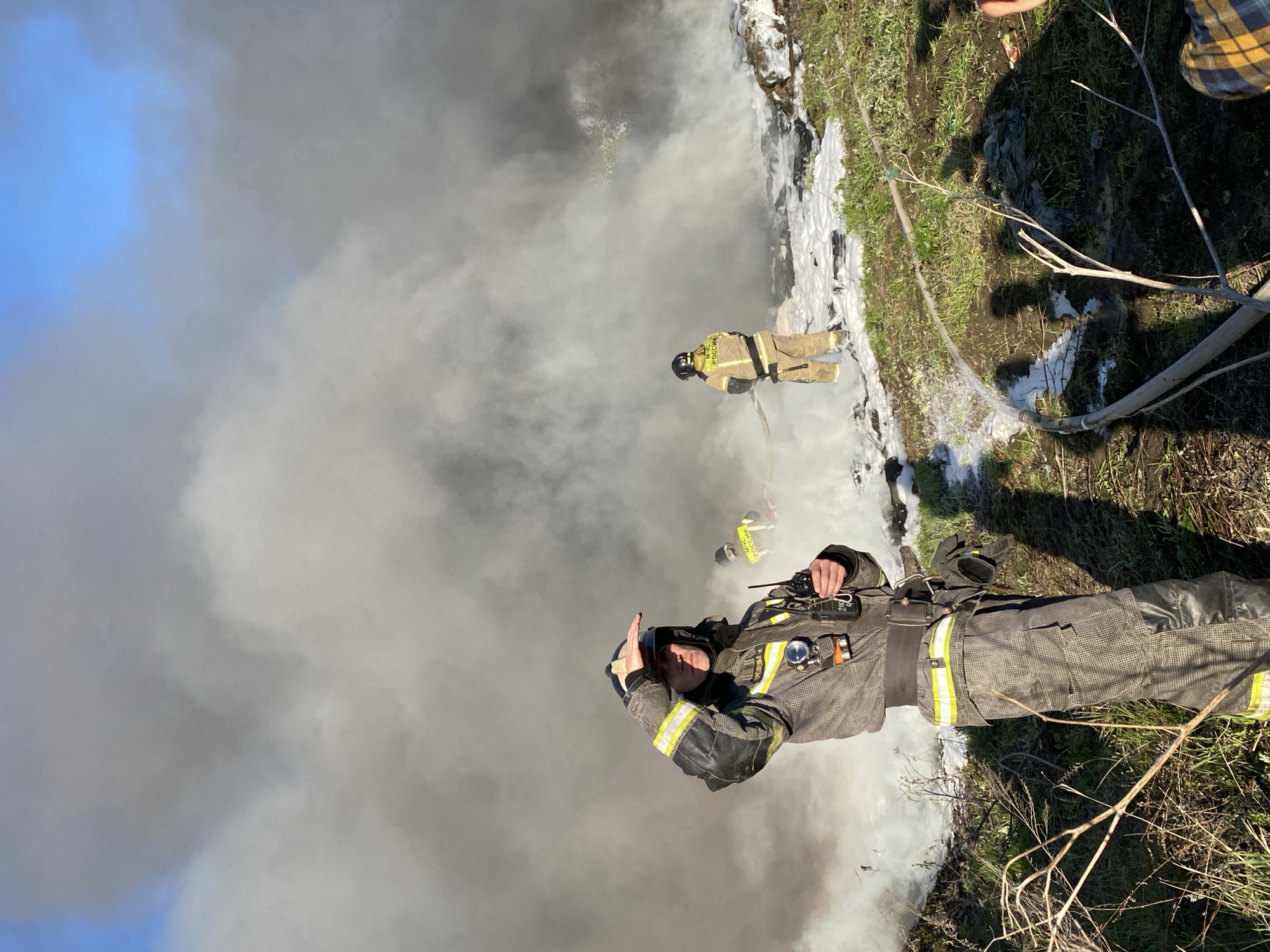 Tire fire draws crowds, firefighters in Irkutsk field