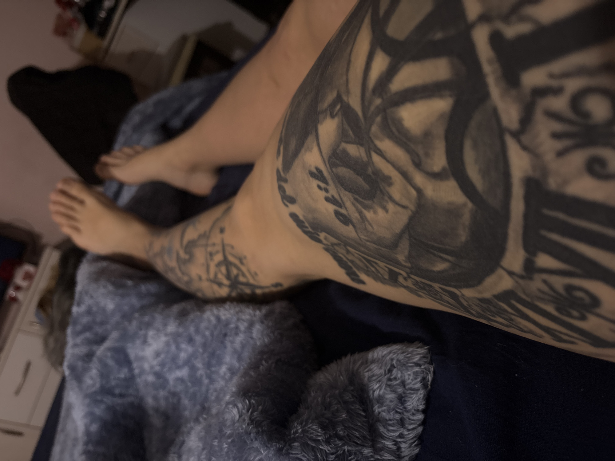 Sofia resident shares intimate evening moments with pets, tattoos