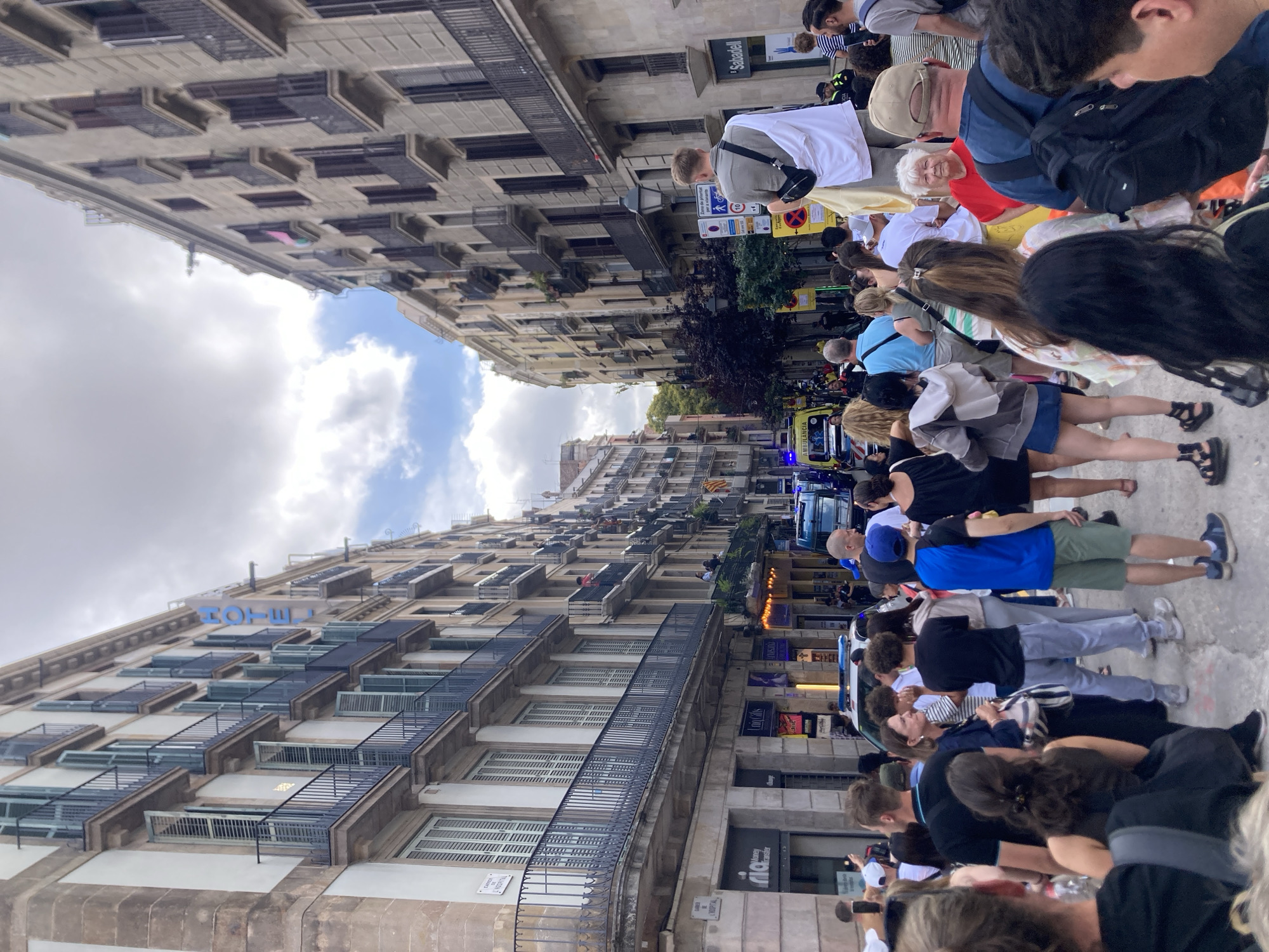 Barcelona afternoon: police activity, dining scenes, street life documented