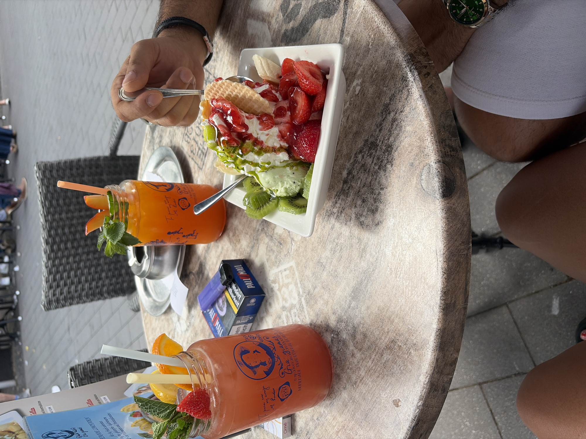 Afternoon eats and drinks at a casual Duisburg café spot