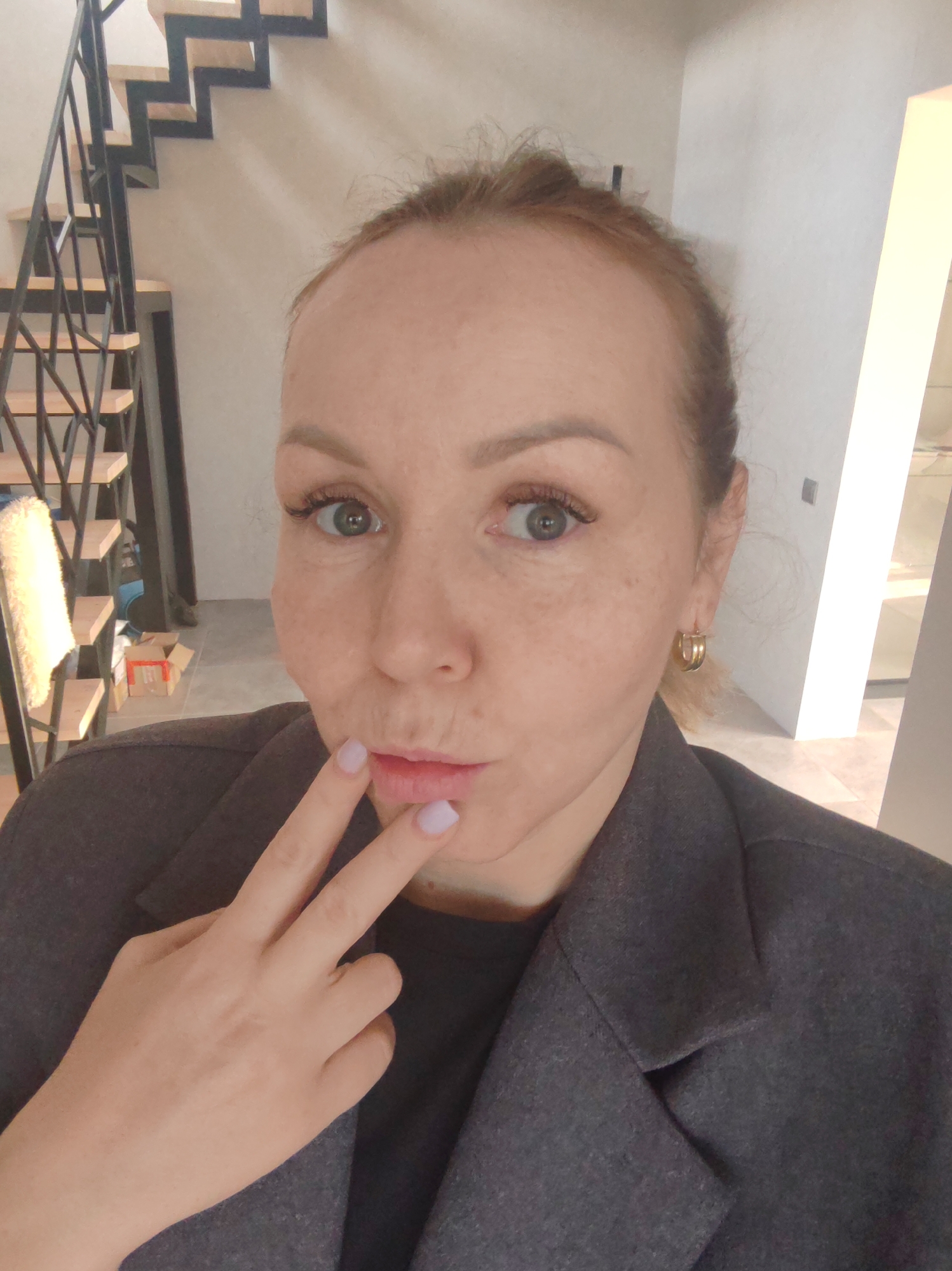 Woman documents selfie series across Chaikovsky, Russia locations