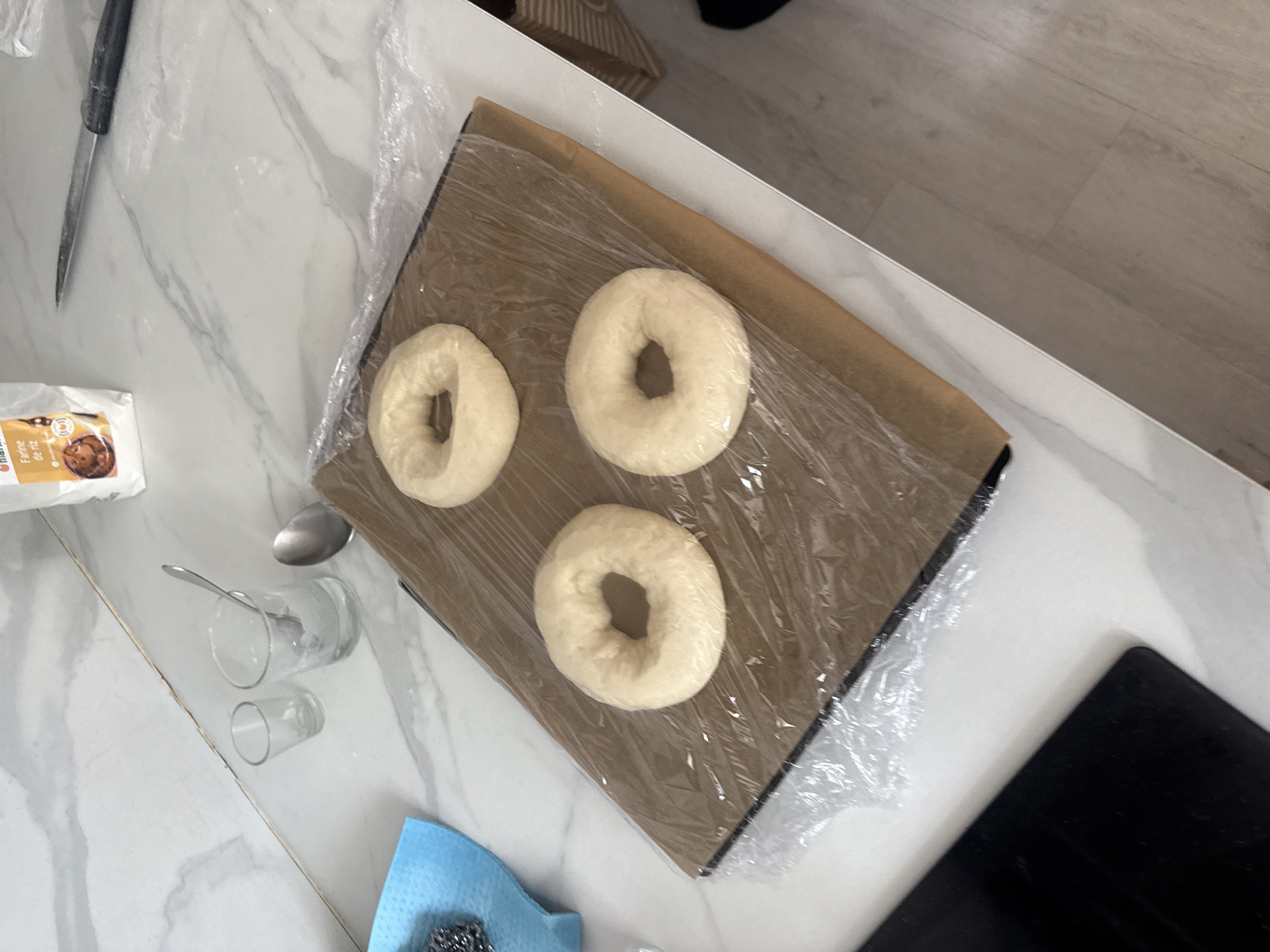 Home baking preparation observed in Levallois-Perret kitchen