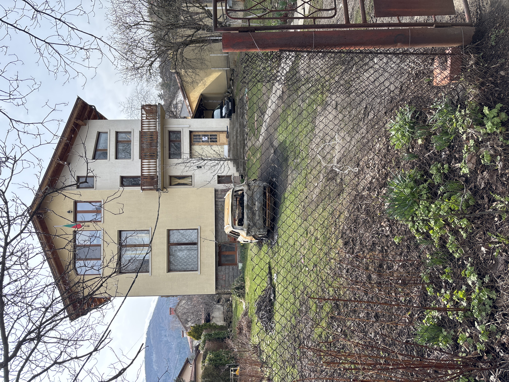 Burned vehicle found in residential yard in Bistritsa, Bulgaria