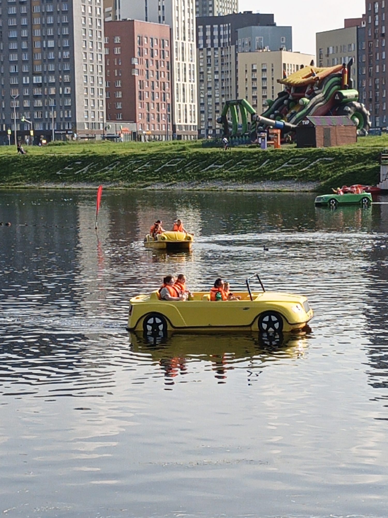 Cats, kids, and a Yekaterinburg summer afternoon