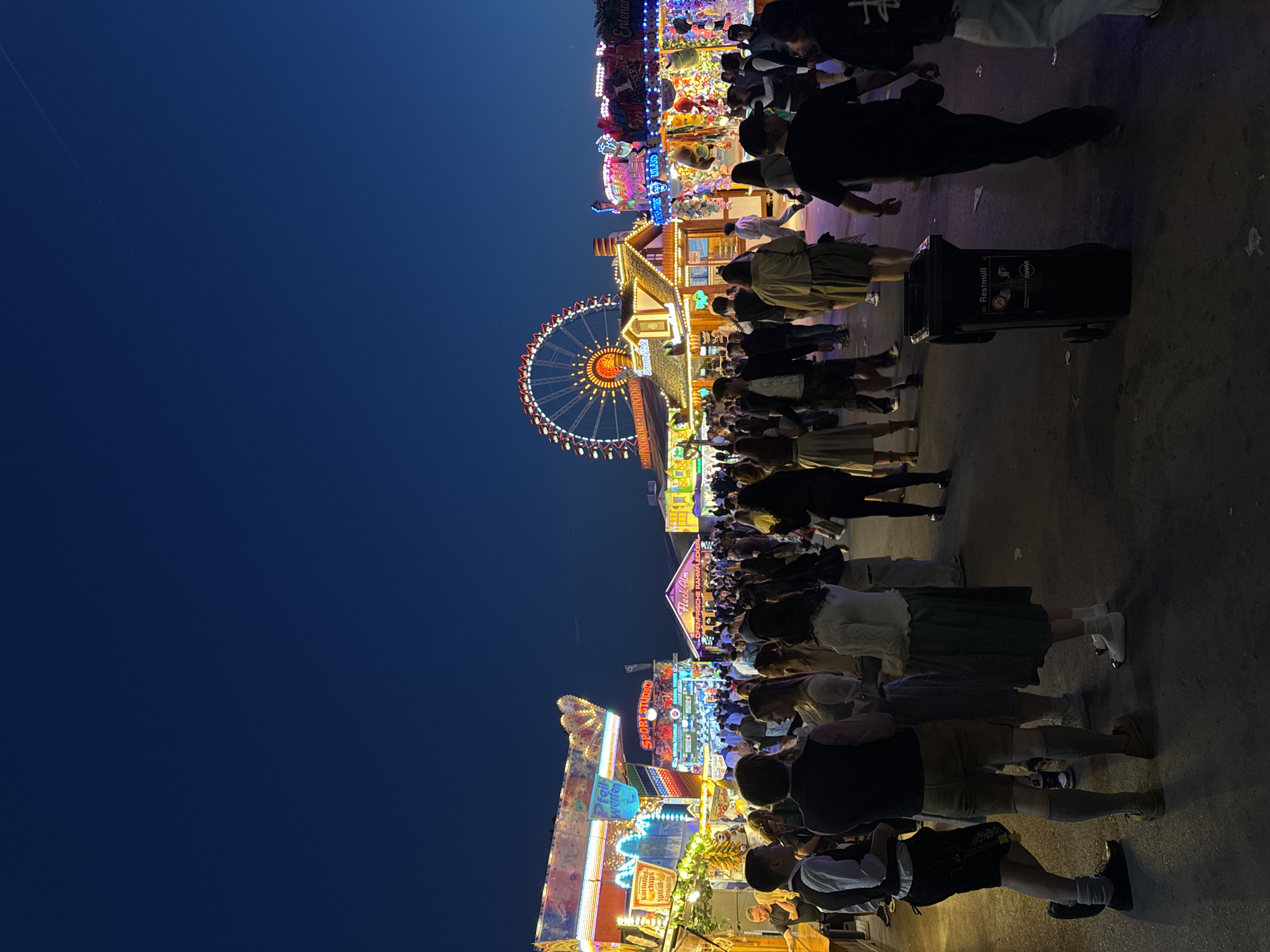 Oktoberfest festivities draw crowds in traditional dress in Munich