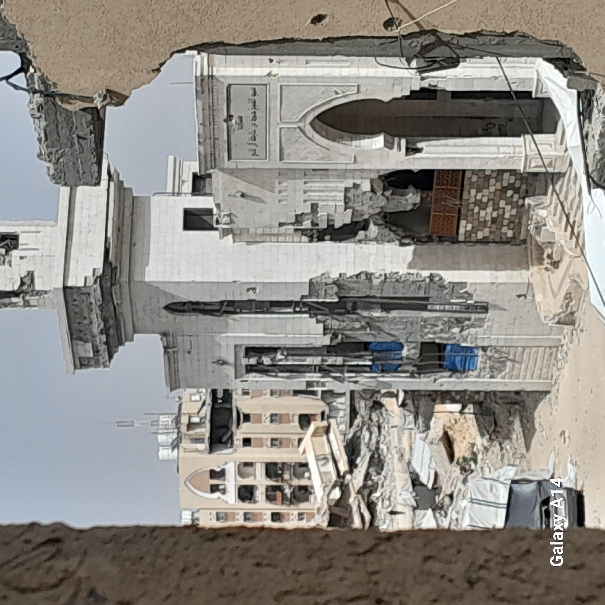 Damaged building with debris observed in Khan Yunis