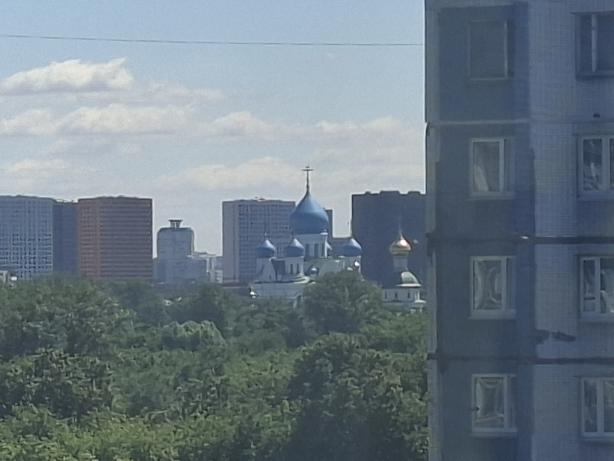 Summer morning scenes across a Moscow residential neighborhood