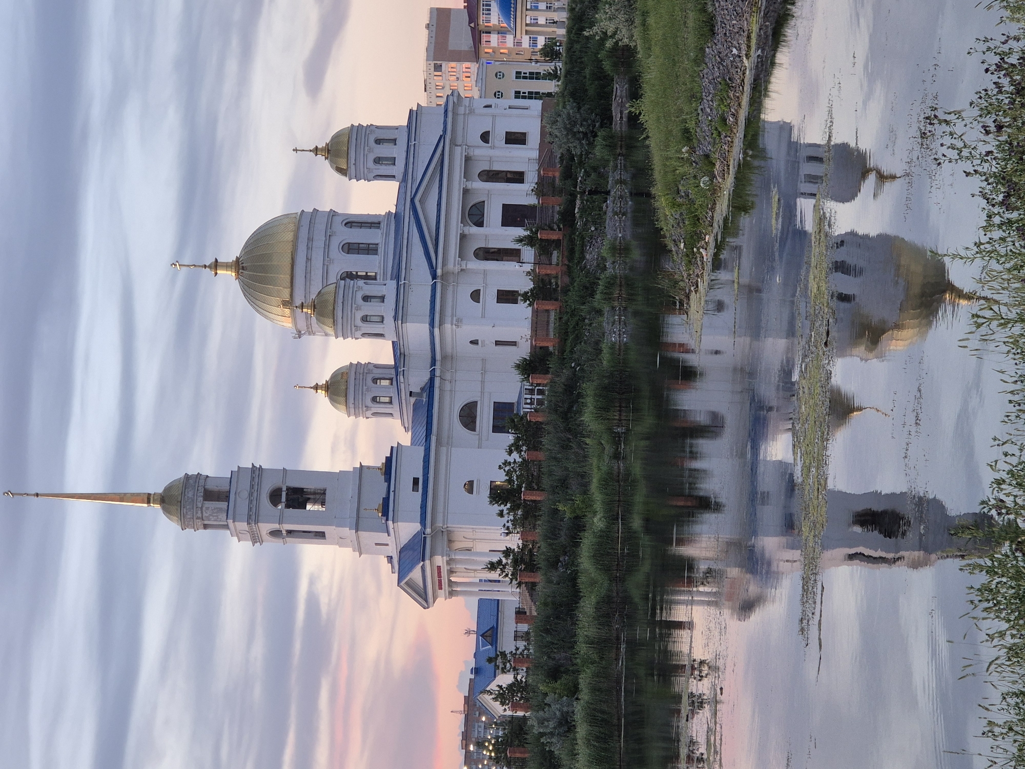 Photographer documents Kokshetau landmarks during afternoon hours