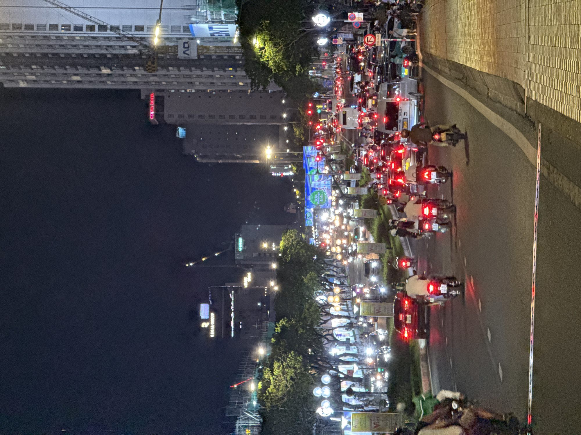 Traffic jam surrounds illuminated Dragon Bridge in Đà Nẵng
