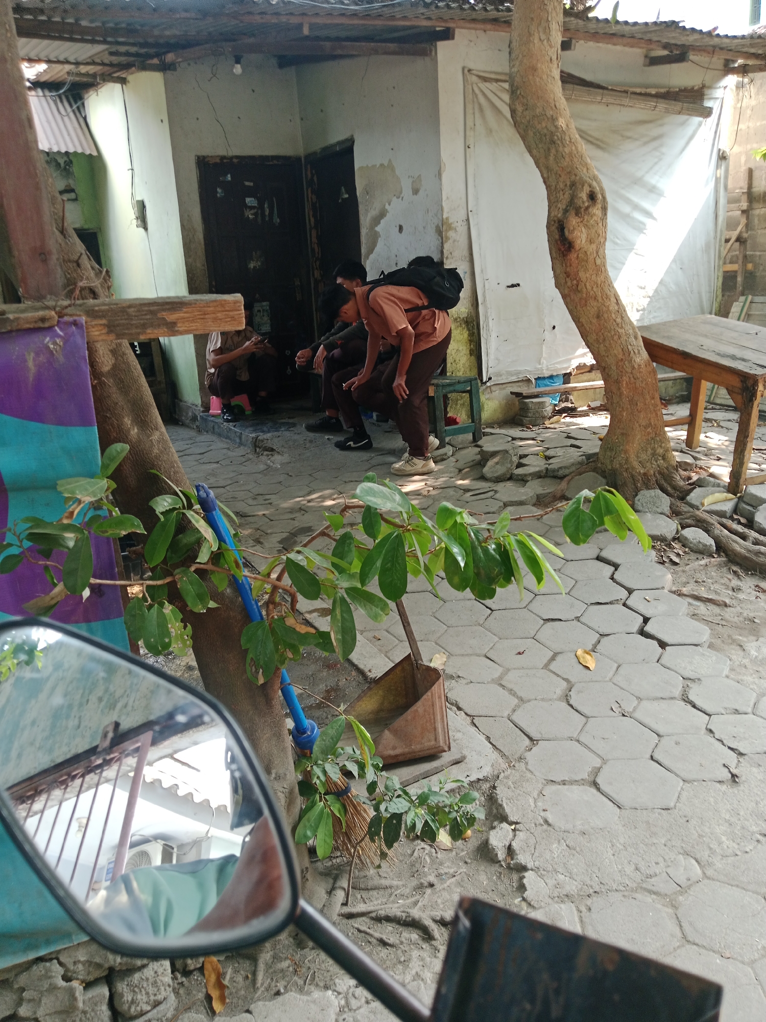 Street scenes and students near Kediri City buildings
