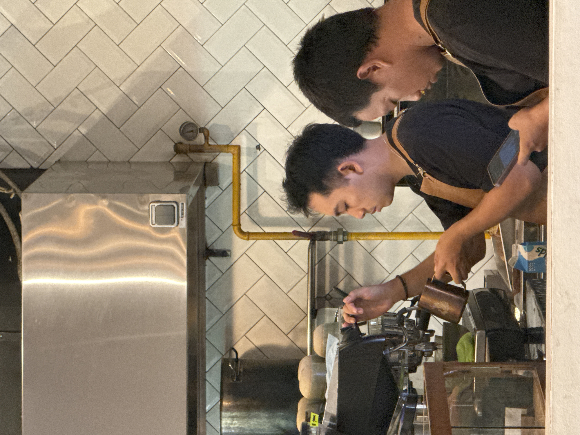 Morning cafe scene documented by witnesses in Ungasan