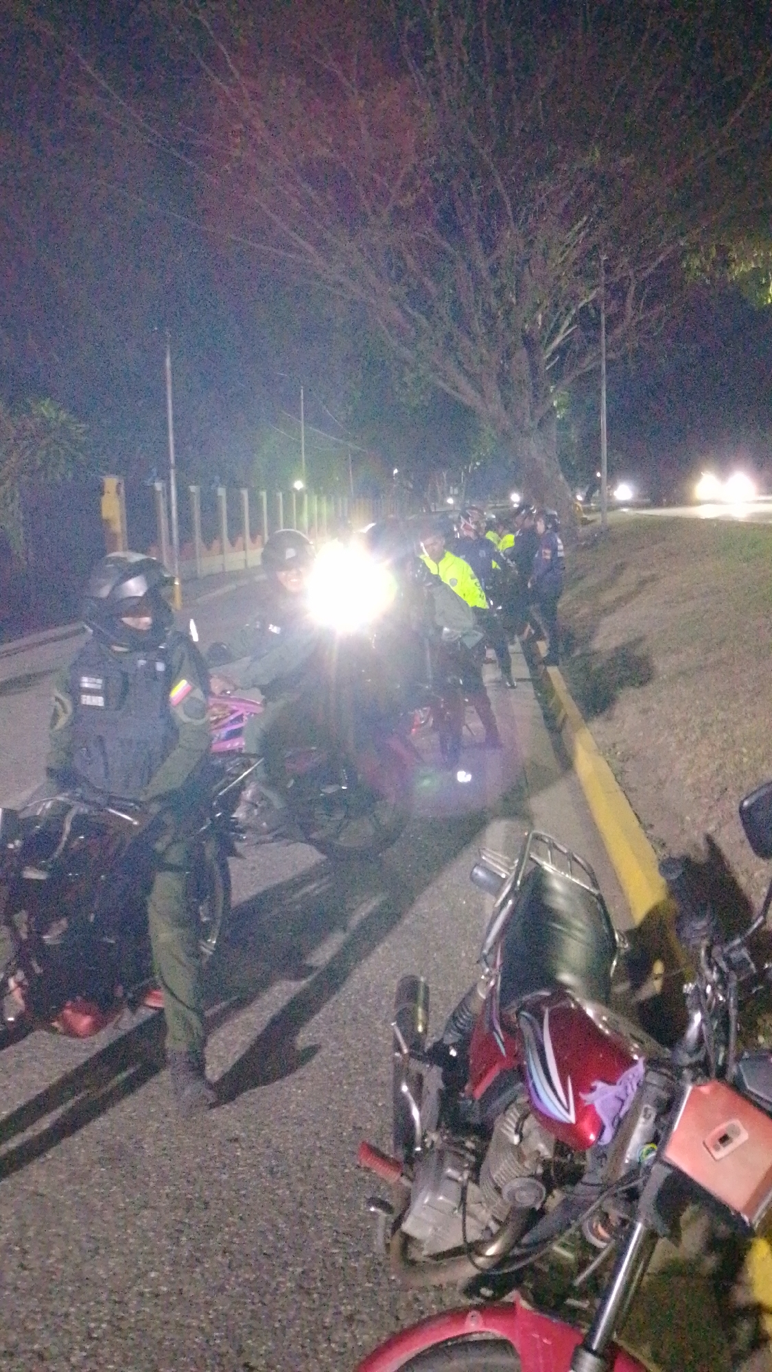 Police presence observed during nighttime patrol in Tinaquillo, Venezuela