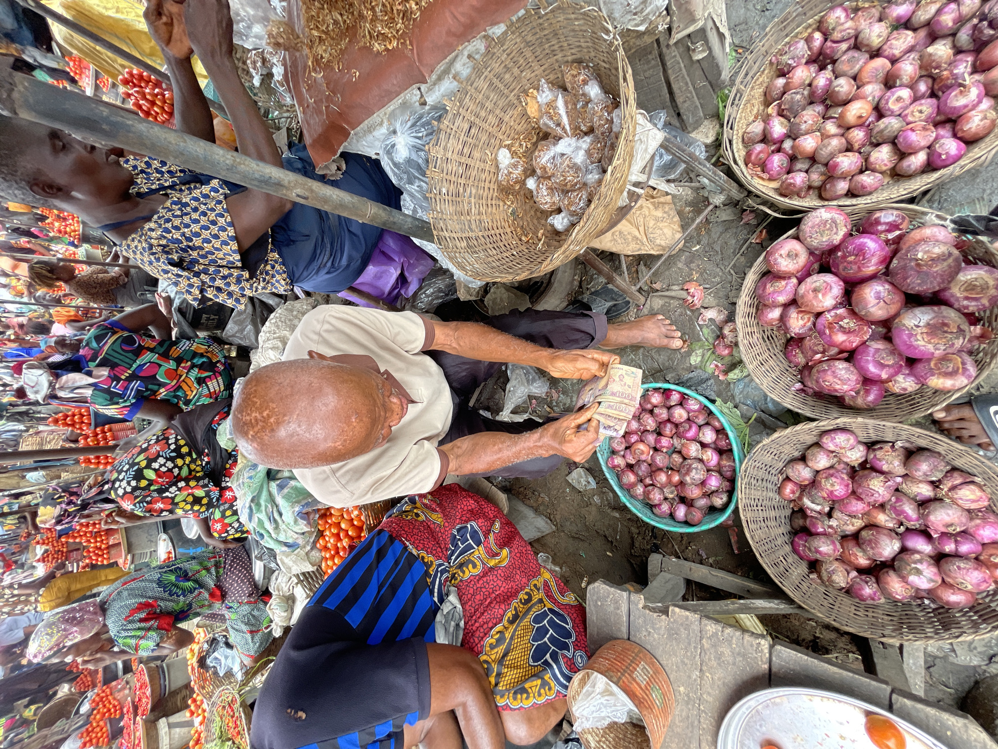 Midday market activity in Fegge, Nigeria