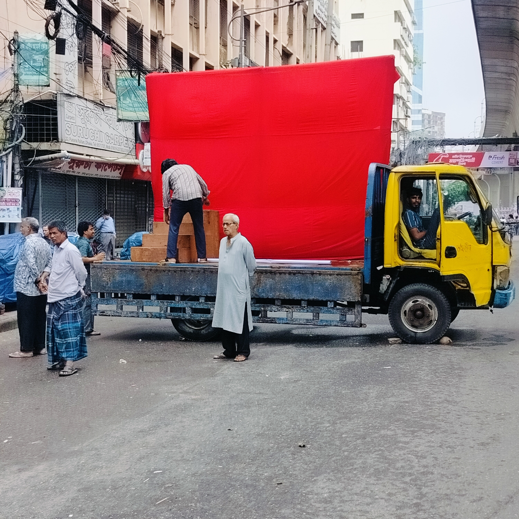 Truck loaded with red structure spotted in Dhaka street