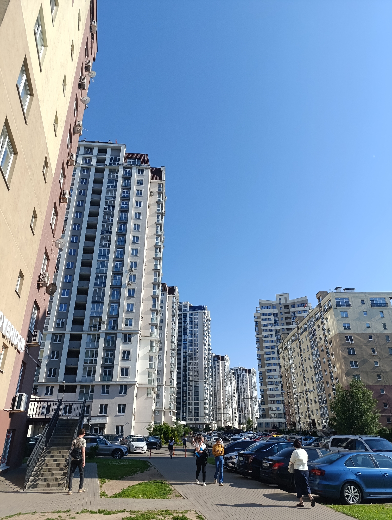 Afternoon loop through Minsk streets and a shopping mall