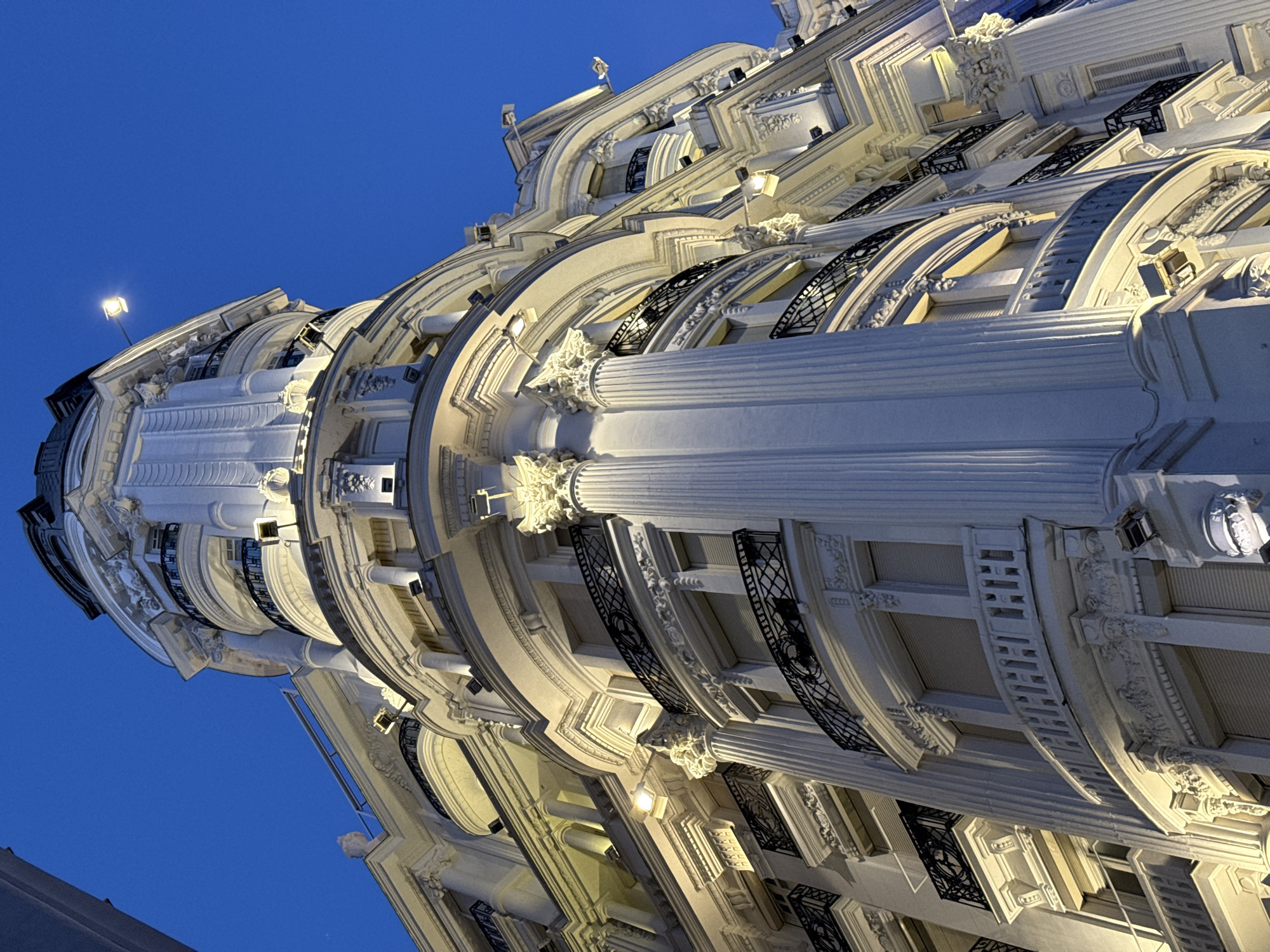 Metropolis Building photographed at Madrid intersection
