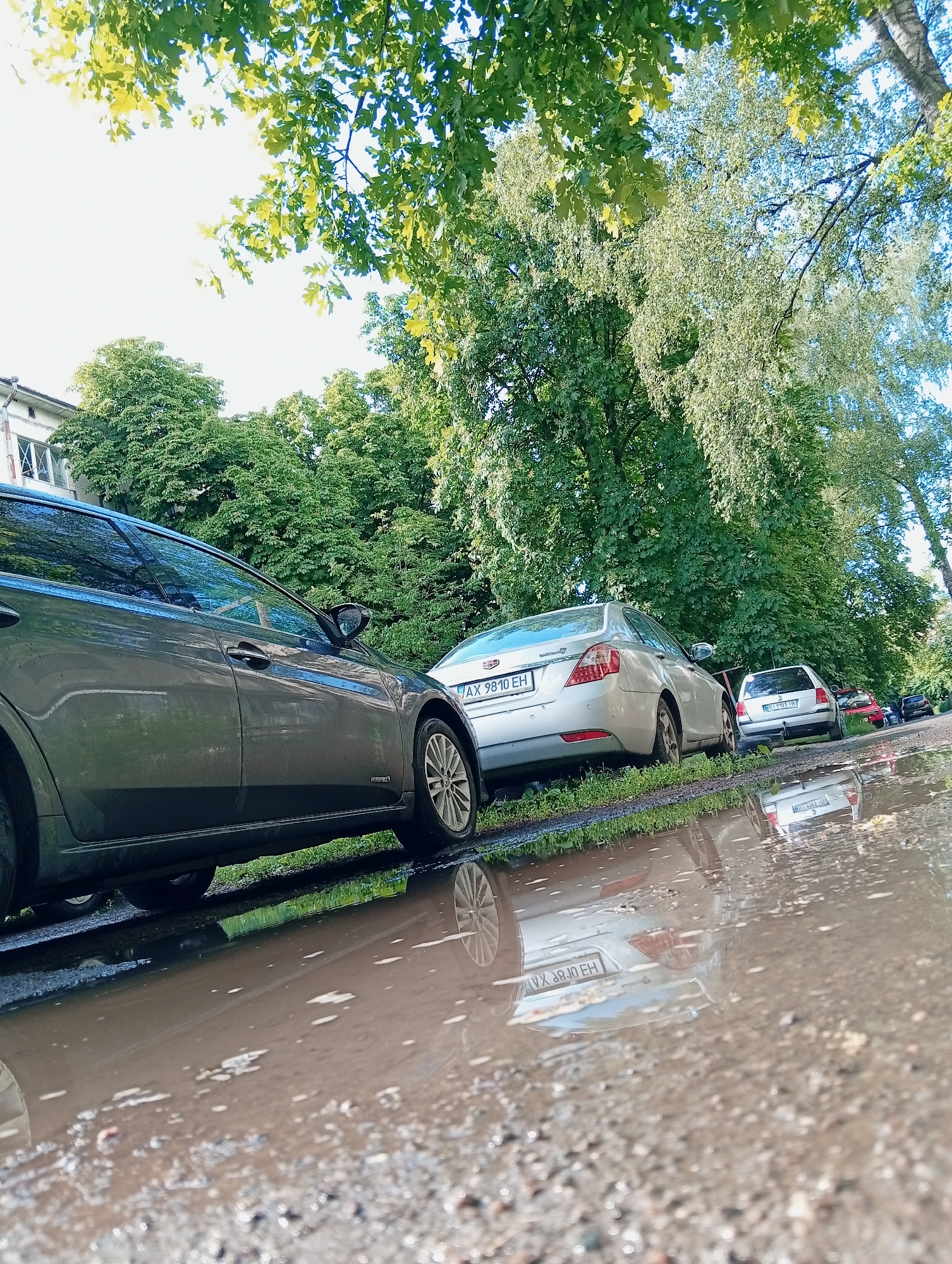 Witness documents daily life in rain-soaked Poltava streets