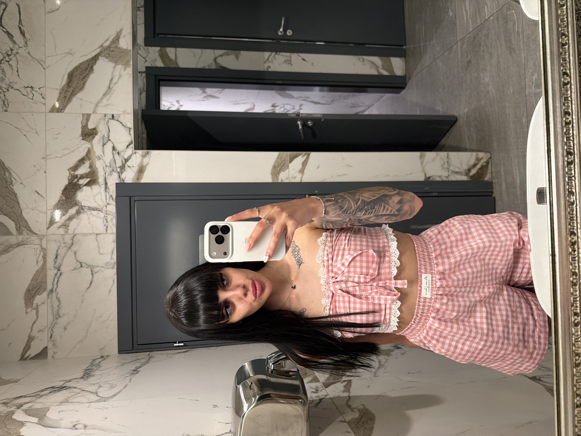 Woman documents evening out with selfies and dinner in Plovdiv