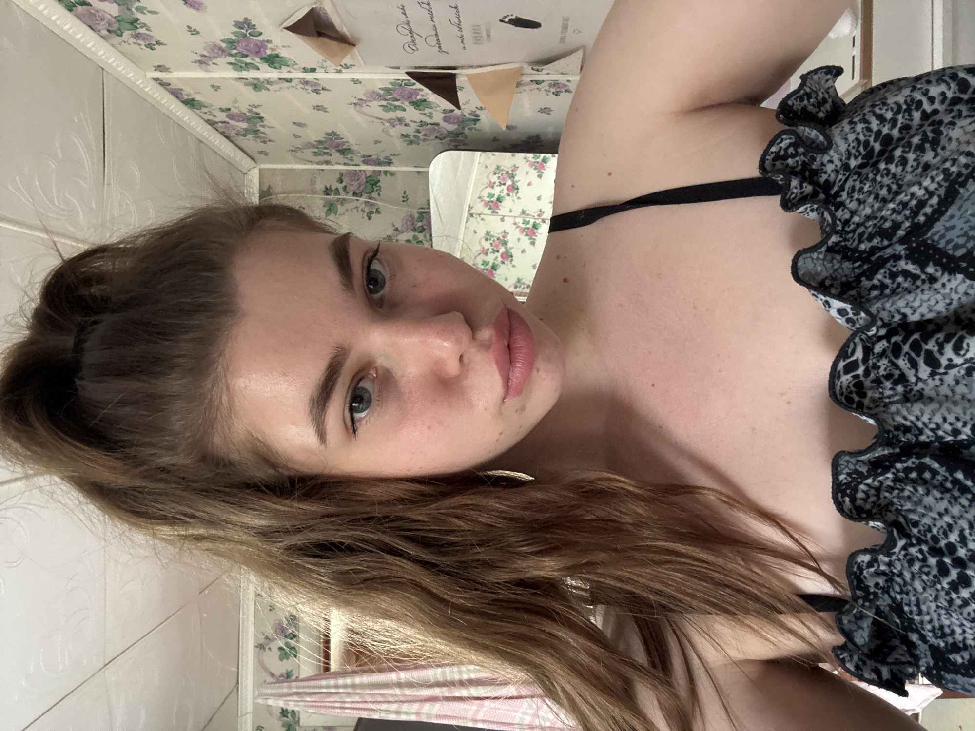 Woman takes selfies indoors in Мещёры, Russia