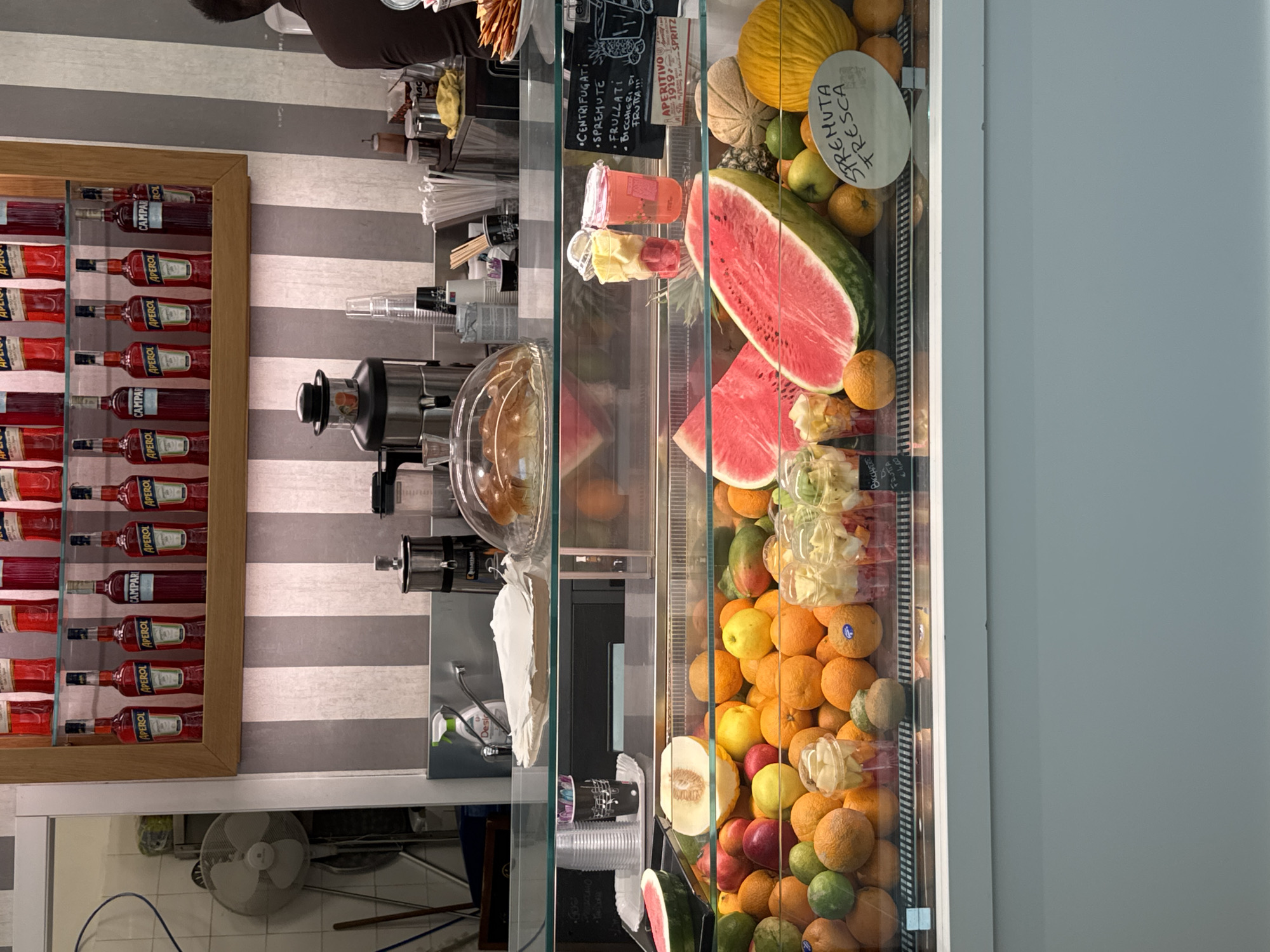 Afternoon at a Carini shopping mall, store by store