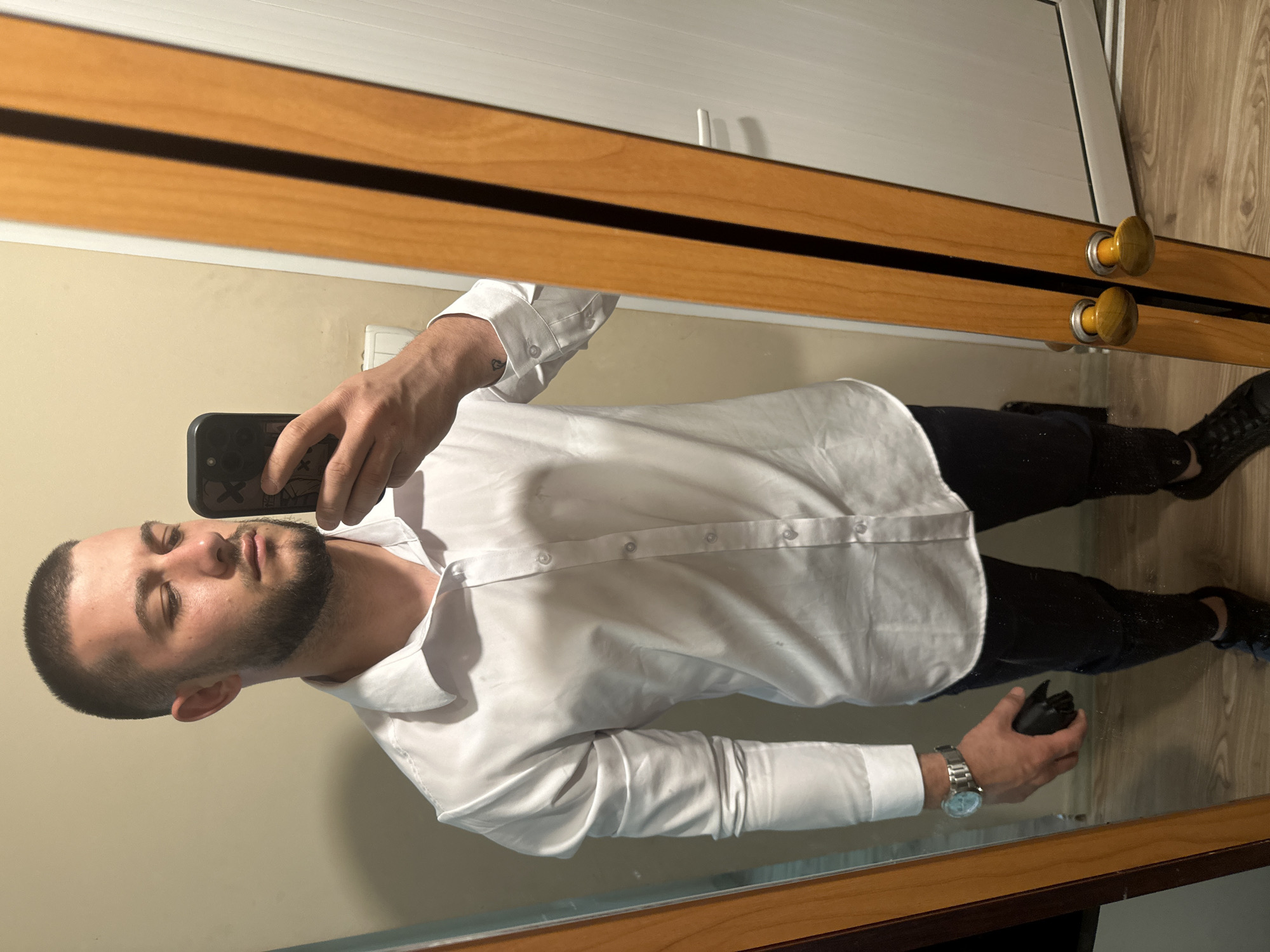 Man documents routine afternoon in Ruse with selfies, cat