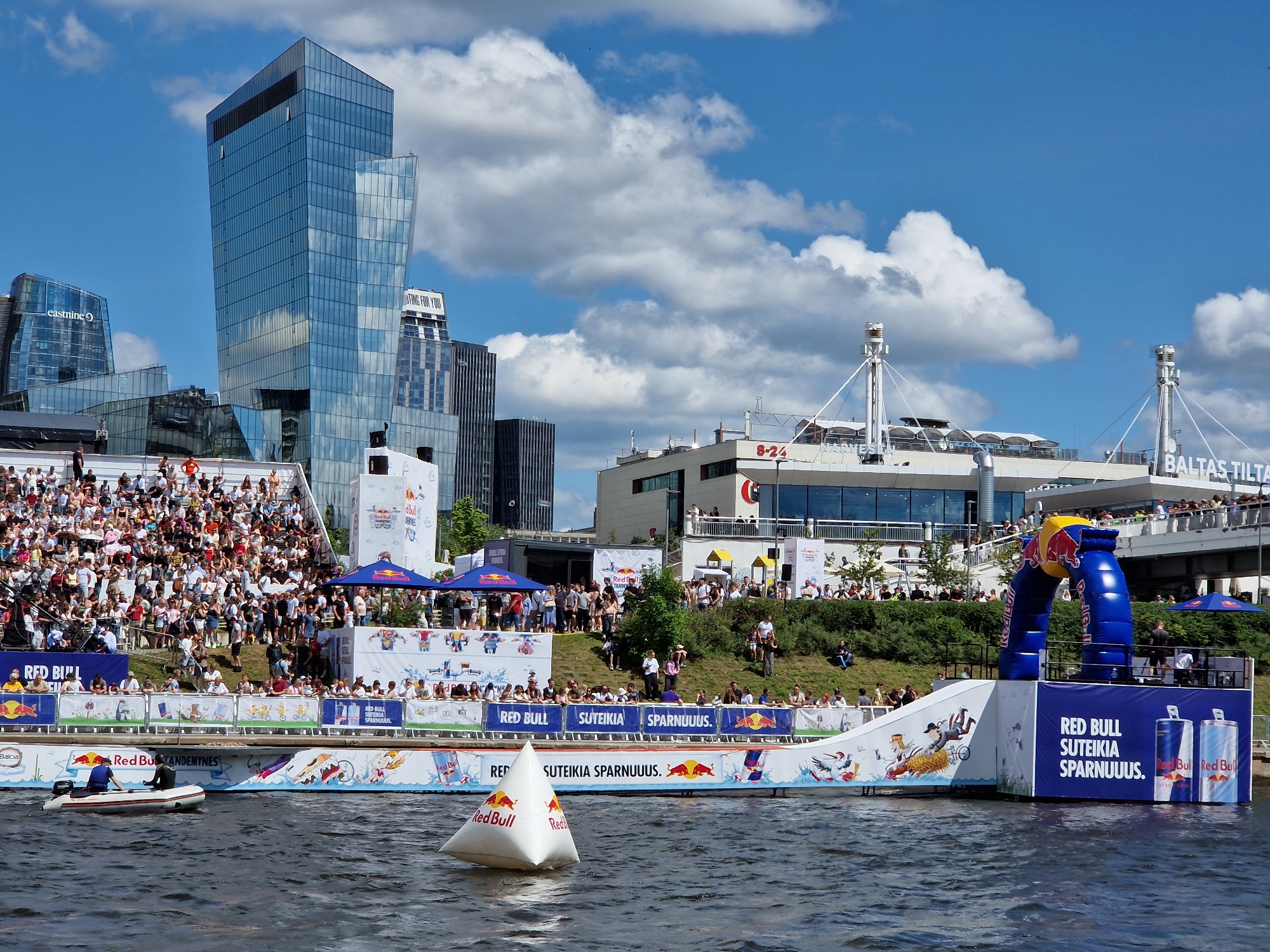 Red Bull river event draws crowds in central Vilnius