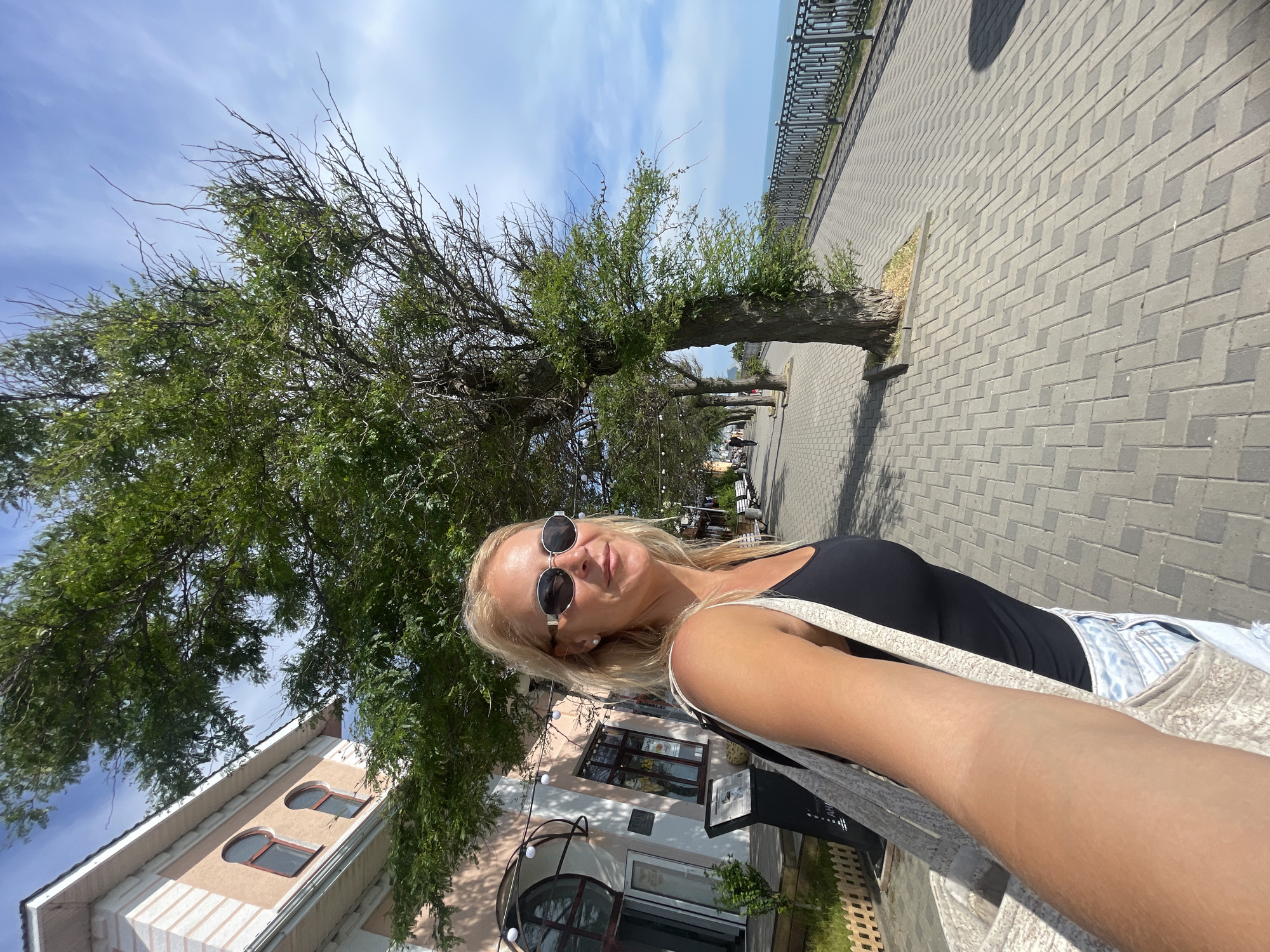 Afternoon along Anapa's Black Sea promenade
