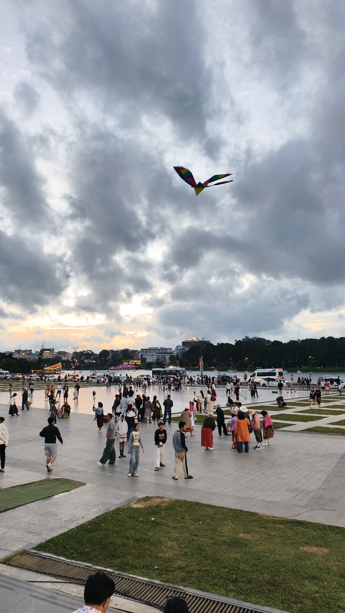 Kite flying and crowds gather at a grand domed plaza