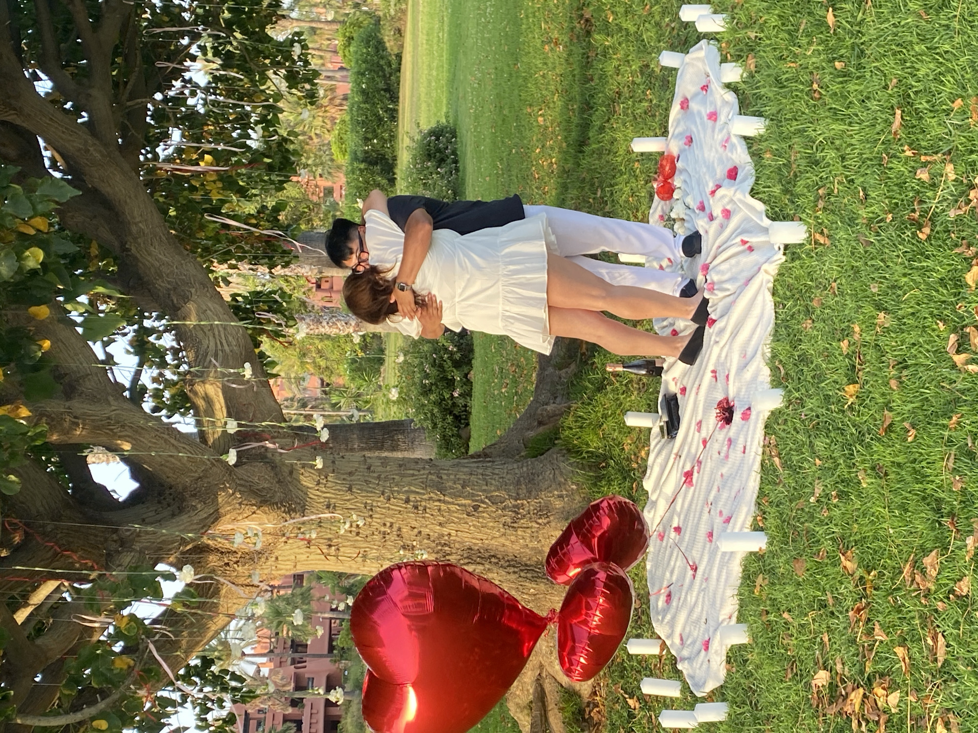 Sunset proposal and park life at Estepona's seafront