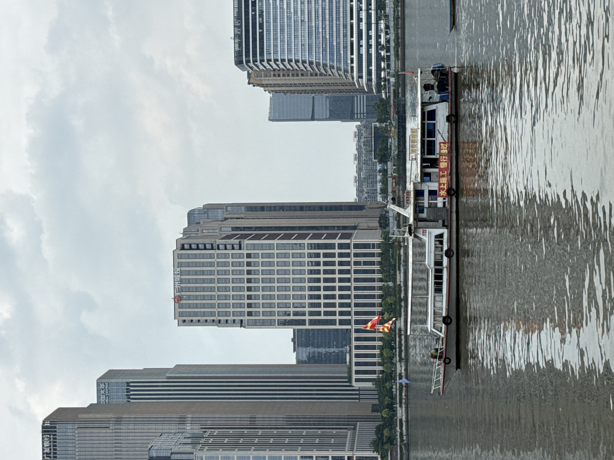 River, parks, and city life in Haizhu District